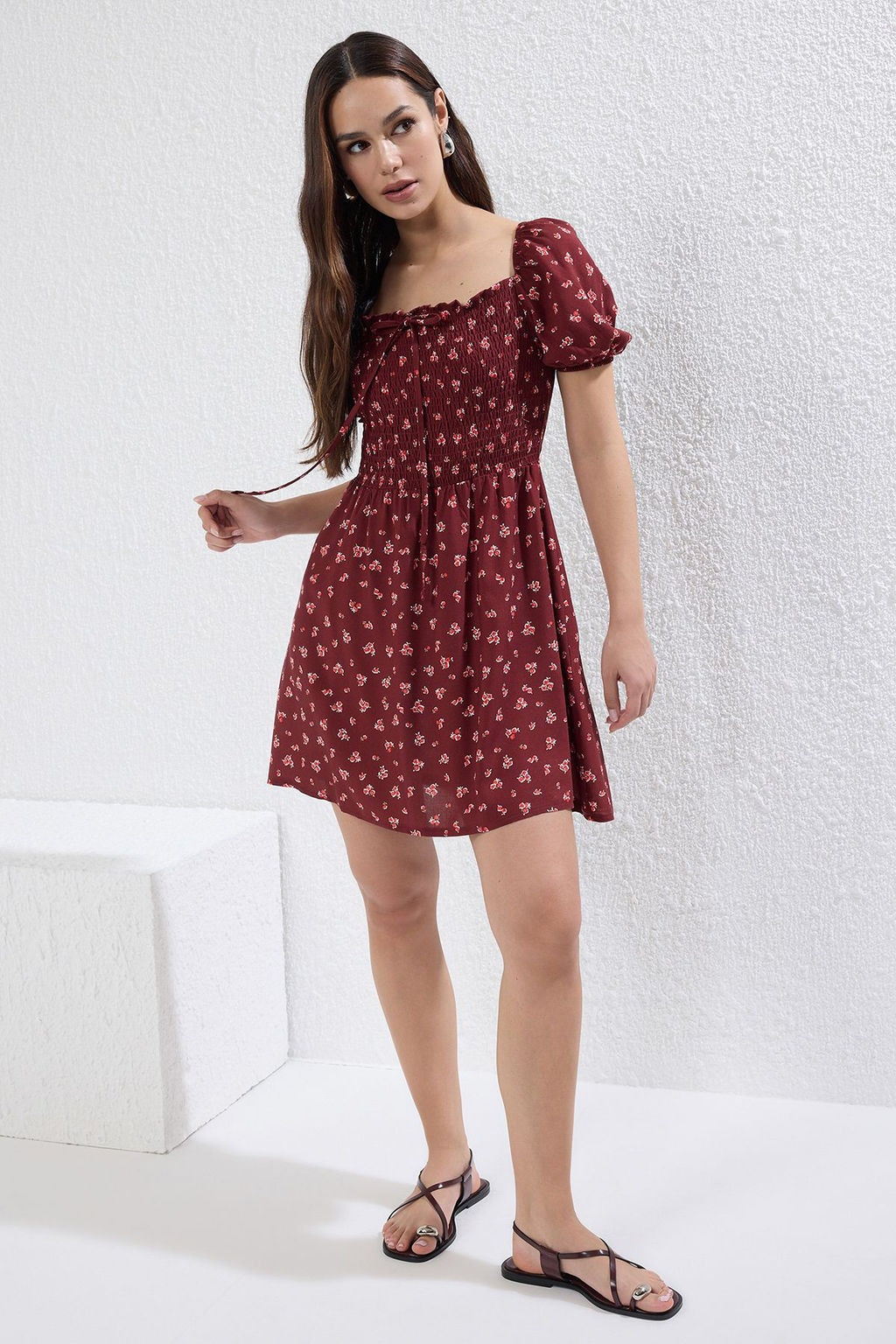 TRENDYOLMILLA Bordo Cicekli Etegi Belden Ac?lan Gipeli Mini Dokuma Elbise TWOSS25EL00400  фото 2