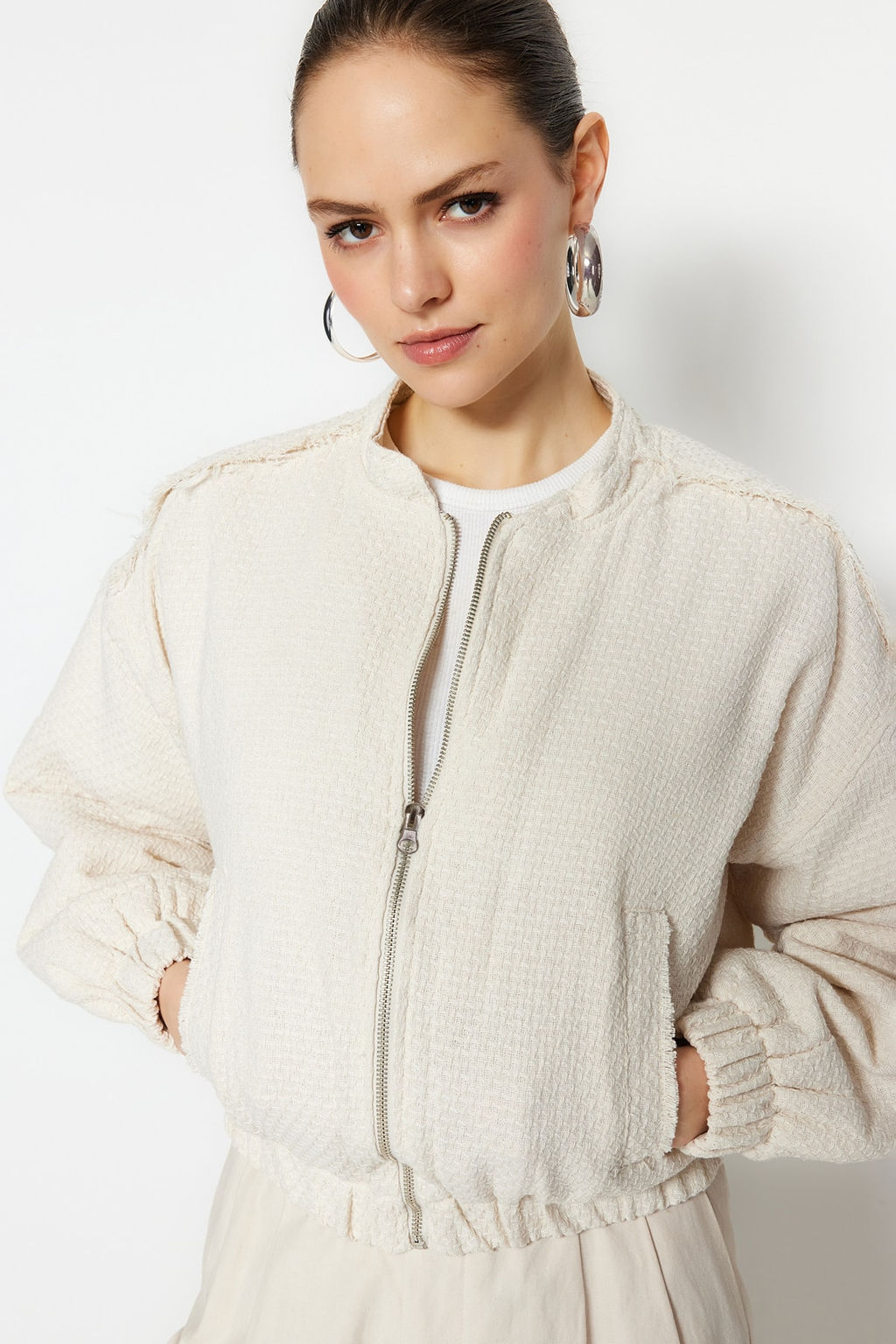 TRENDYOLMILLA Ekru Oversize Tuvit Bomber Ceket Mont TWOSS23MO00052  фото 3