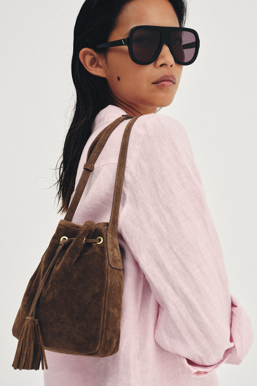 MINI BANDOLERA FRUNCIDA PIEL / ARENA/MARR?N