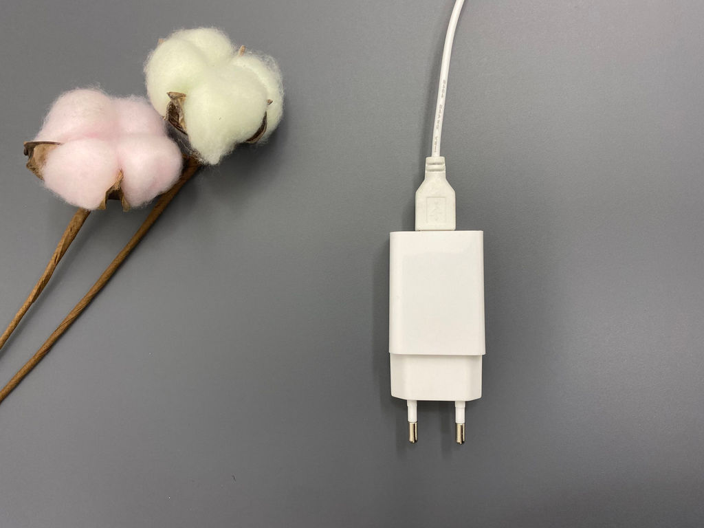 TLD-572 White/LED/500Lm/4500K/Dimmer Светильник настольный светодиодный на струбцине, 7W. Сенсорный выключатель. Диммер. Белый. ТМ Uniel
