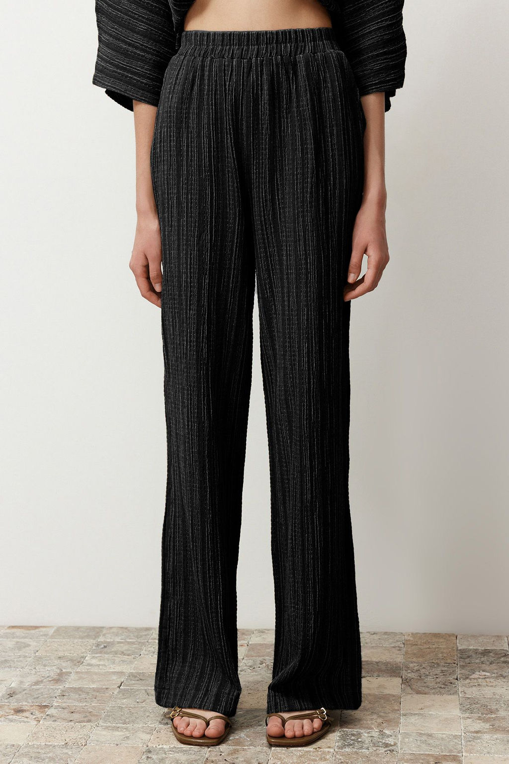 Siyah Beli Lastikli Dokulu Kumas Dokuma Pantolon TWOSS24PL00142