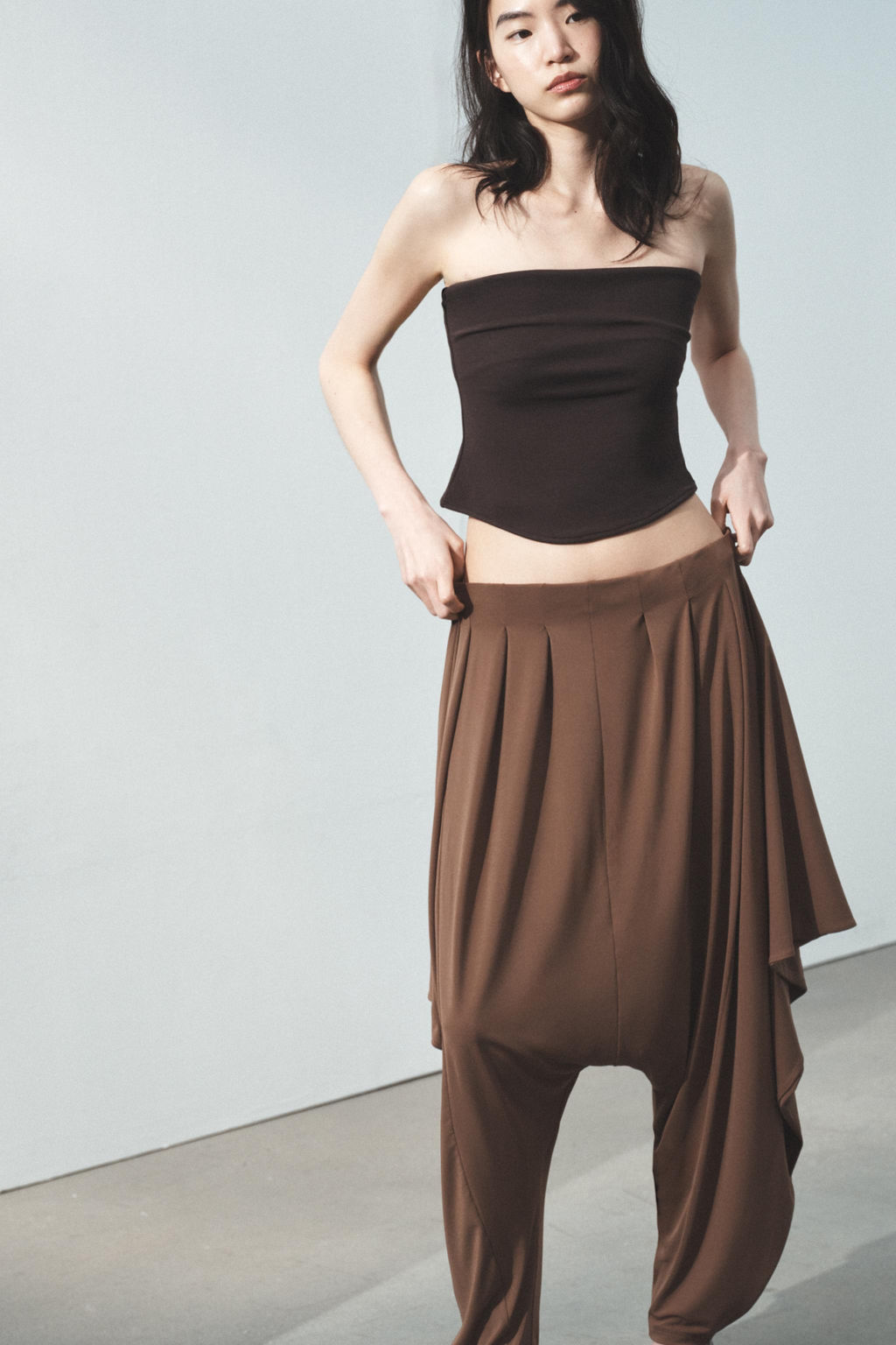 ASYMMETRIC FLOWING BAGGY TROUSERS - Zara фото 9
