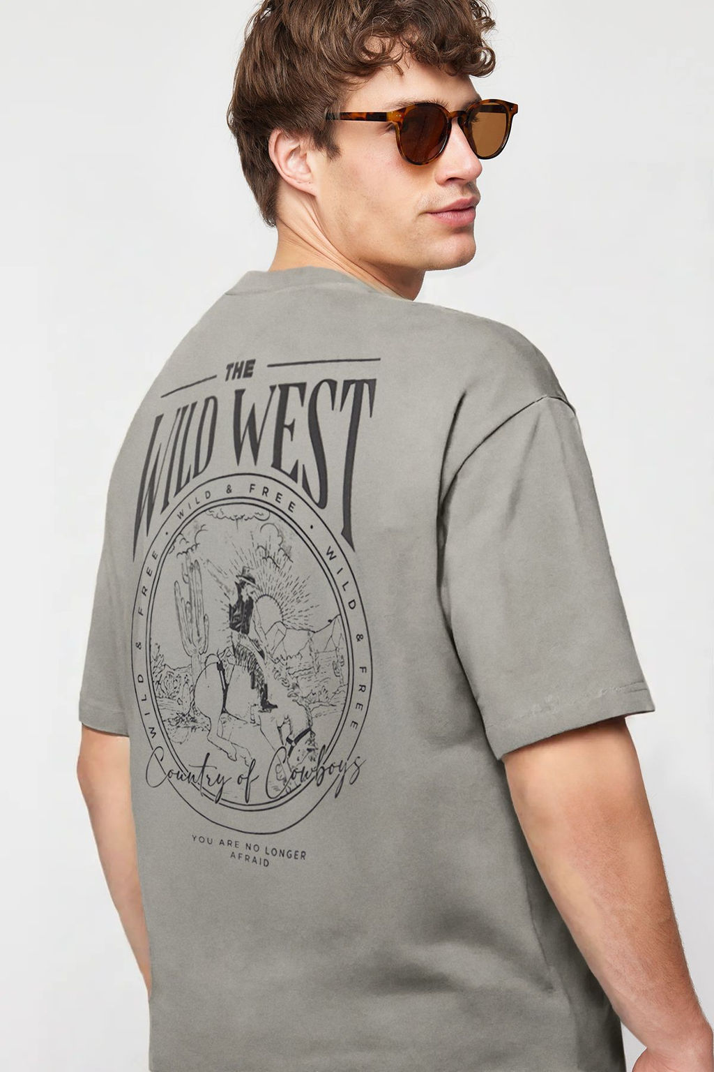 TRENDYOL MAN Siyah Oversize/Genis Kesim %100 Pamuklu S?rt Bask?l? T-Shirt TMNSS24TS00003