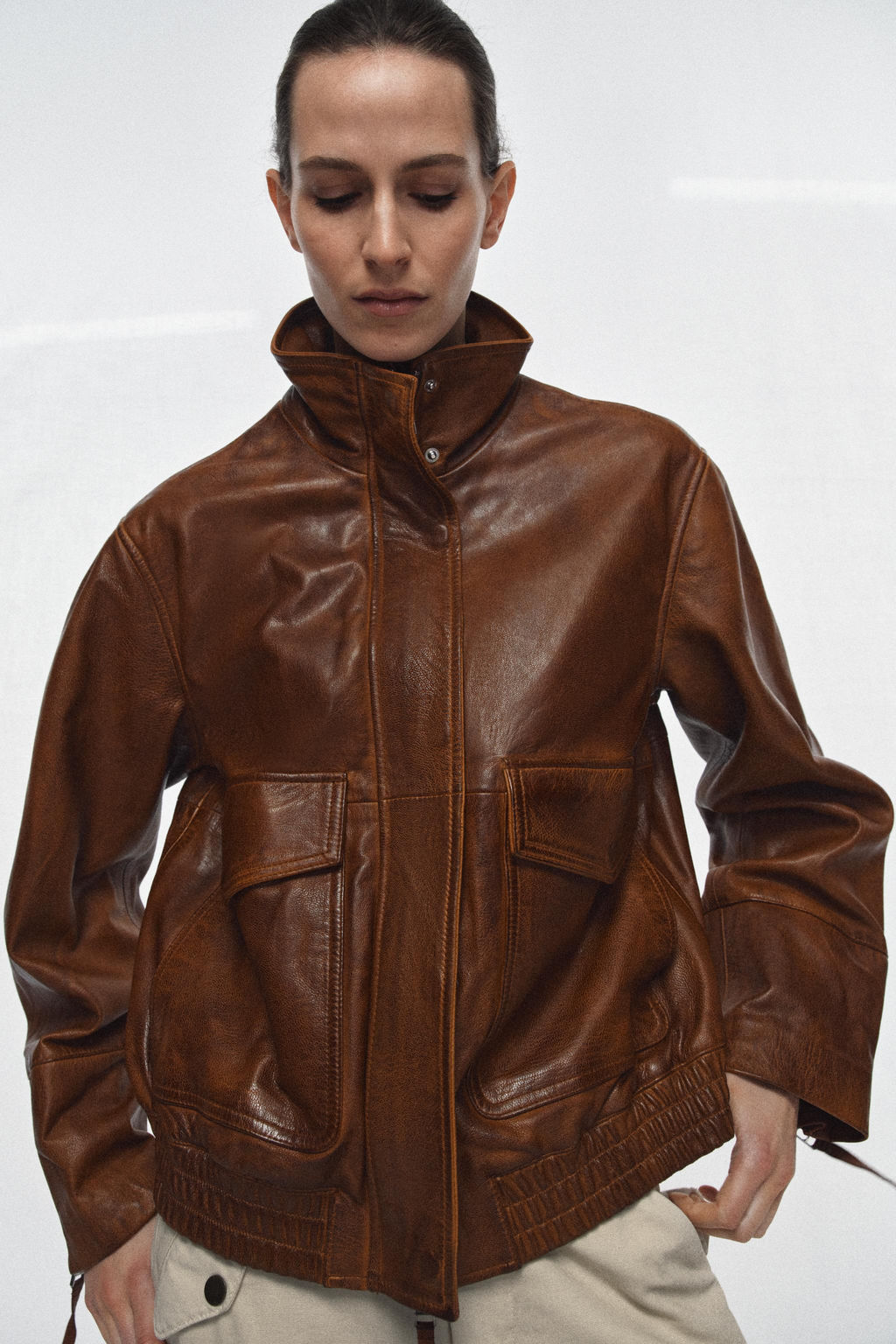 100% LEATHER BOMBER JACKET ZW COLLECTION LIMITED EDITION - Zara фото 3