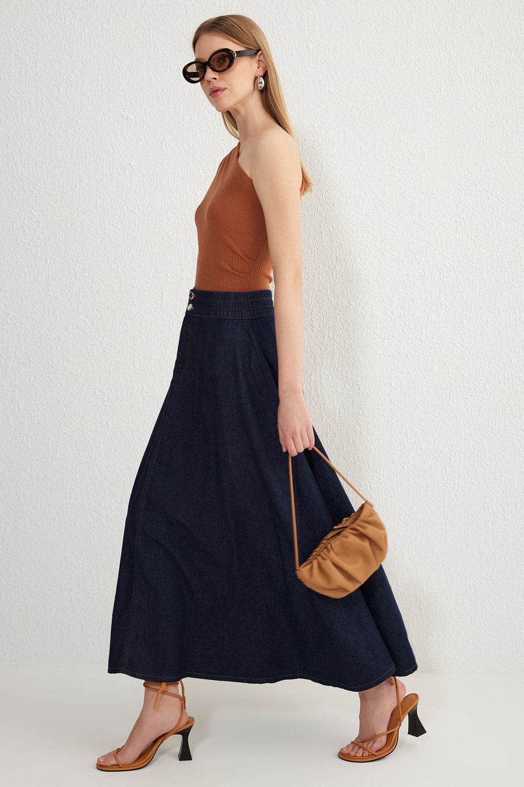 TRENDYOLMILLA Koyu Mavi Volanl? Beli Lastikli Maxi Denim Etek TWOSS25ET00006 фото 2