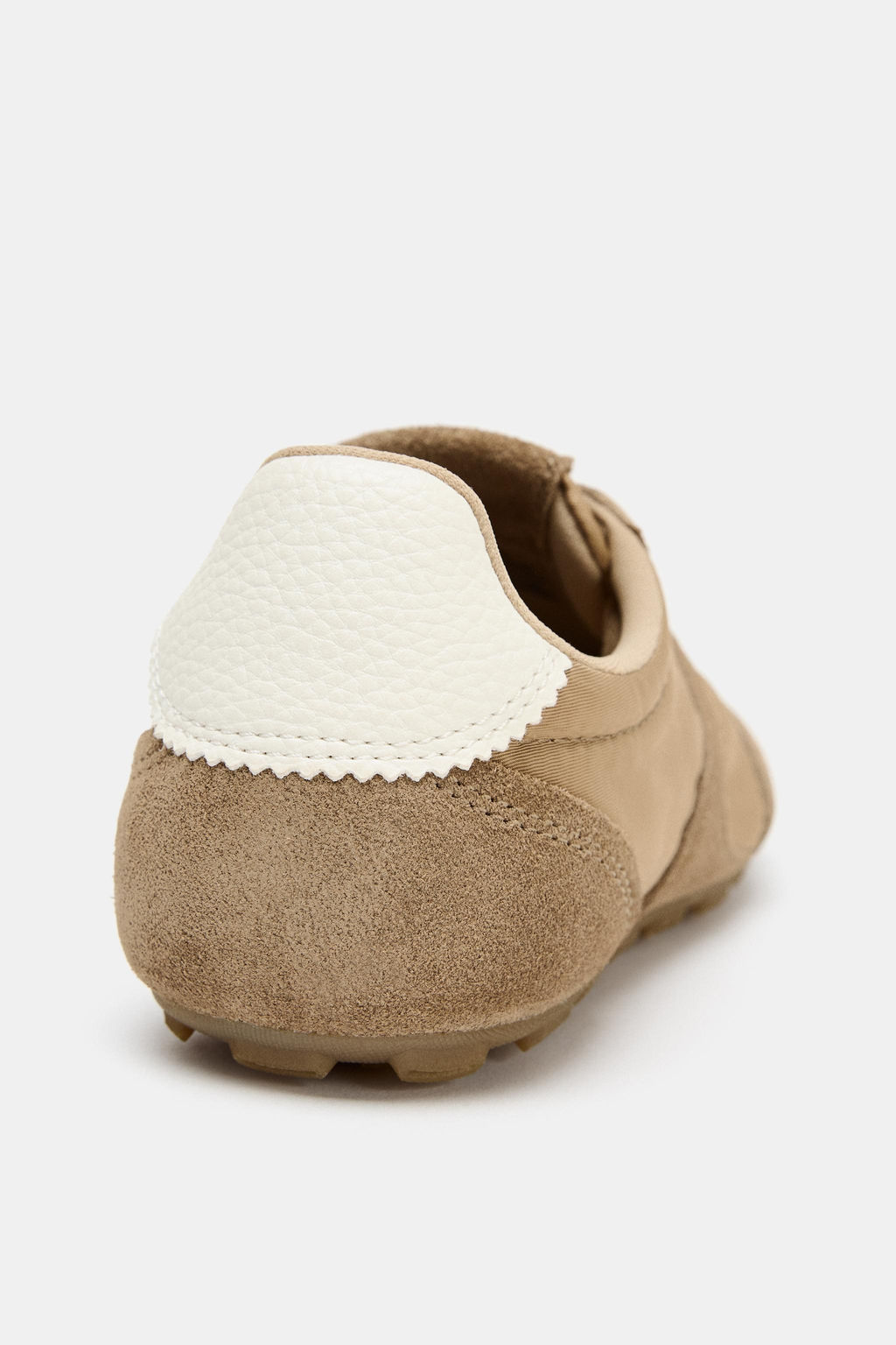 SOFT RUNNING TRAINERS
