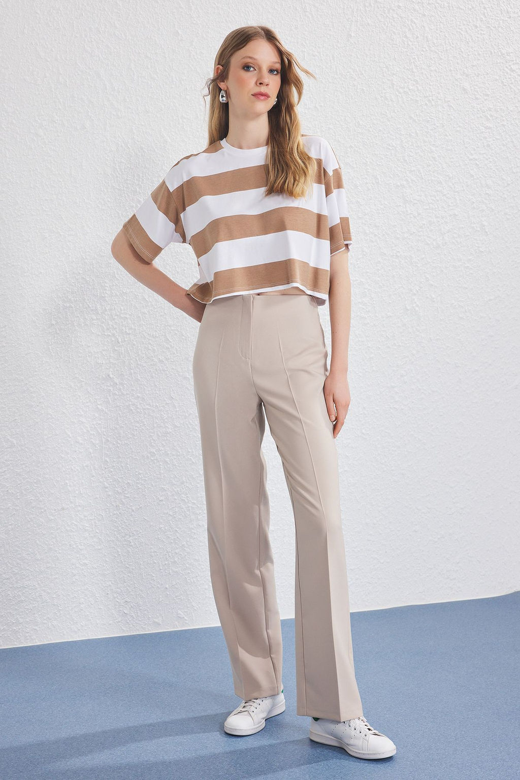 TRENDYOLMILLA Bej Arka Beli Lastikli Straight/Duz Kesim Dokuma Pantolon TWOSS25PL00102 фото 2