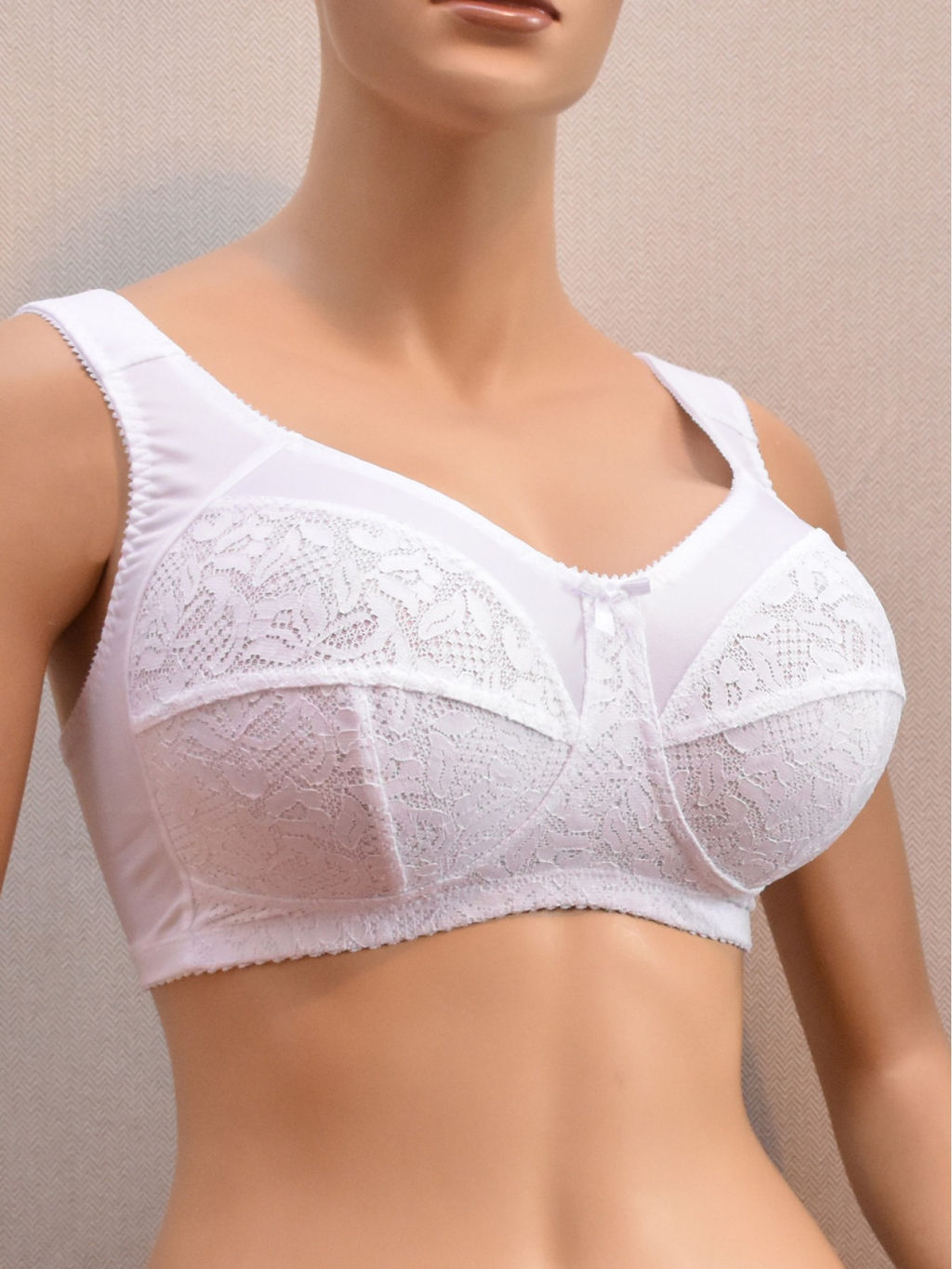 М081 бюст белый