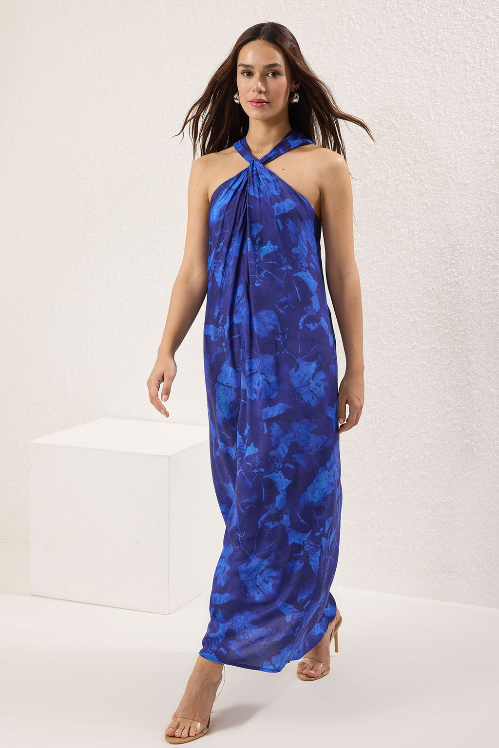 TRENDYOLMILLA Pembe Duz Kesim Yaka Detayl? Maxi Dokuma Elbise TWOSS24EL00387