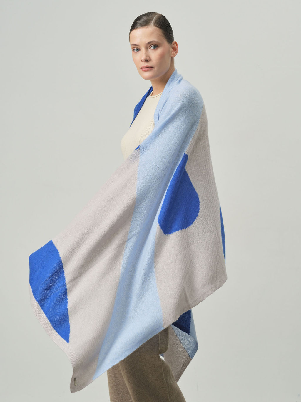Палантин из кашемира 09043 лунный