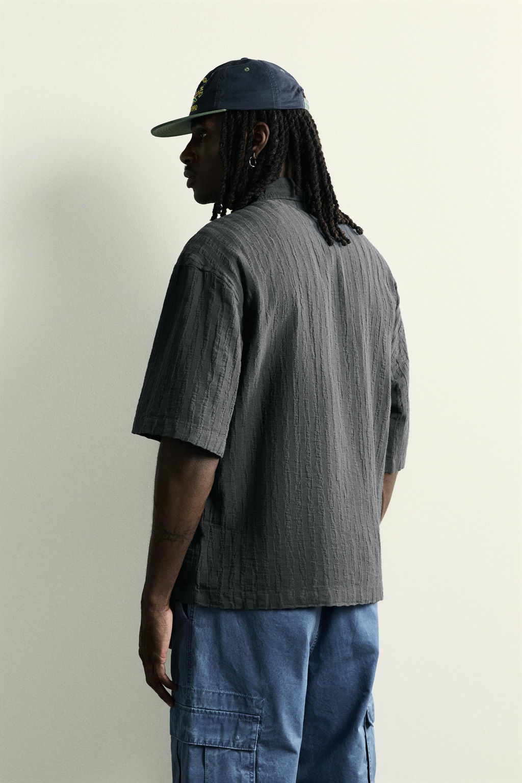 CAMISA BOXY FIT JACQUARD RAYAS / Gris antracita - Zara фото 3