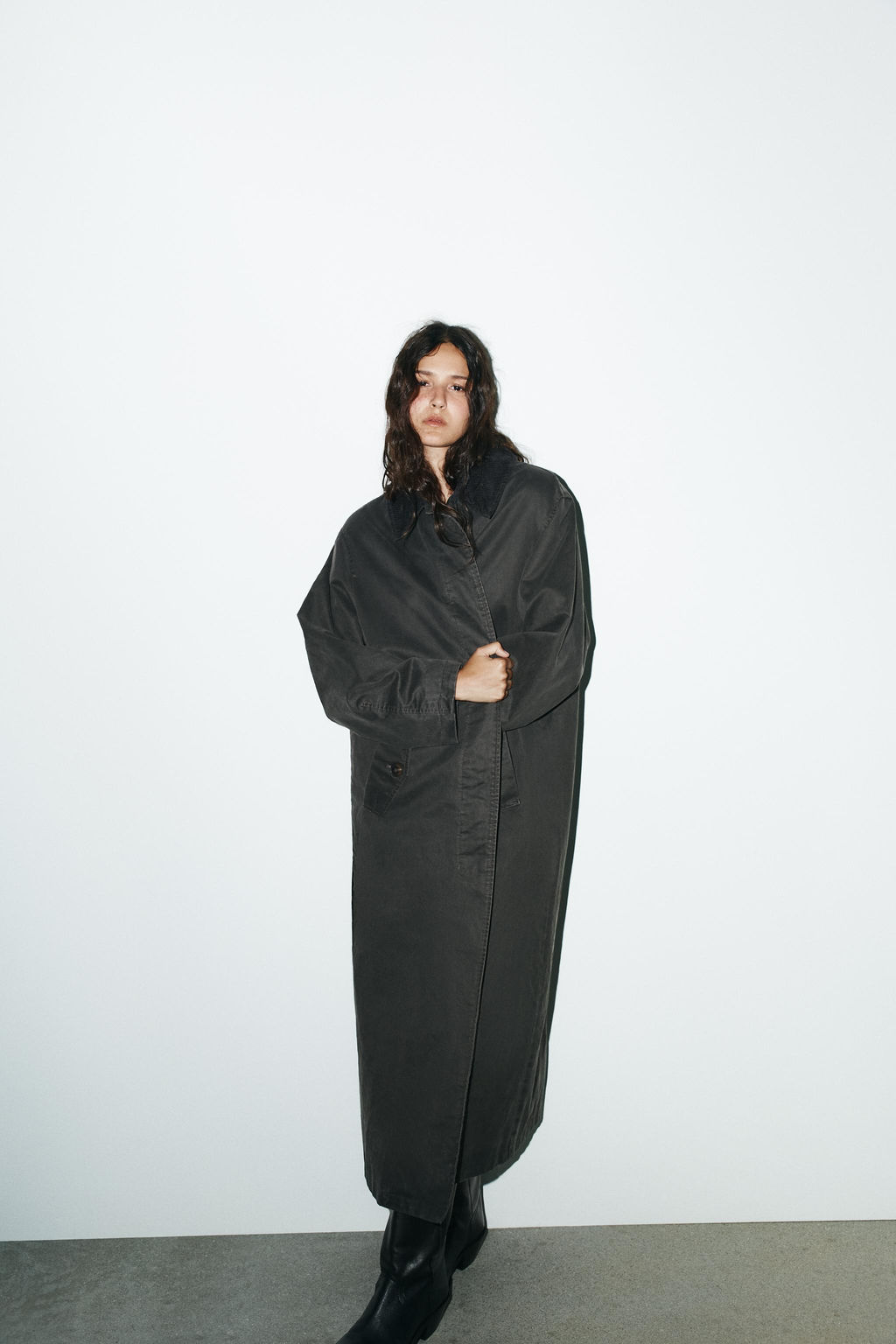 WAXED TRENCH COAT WITH CORDUROY COLLAR - Zara фото 2