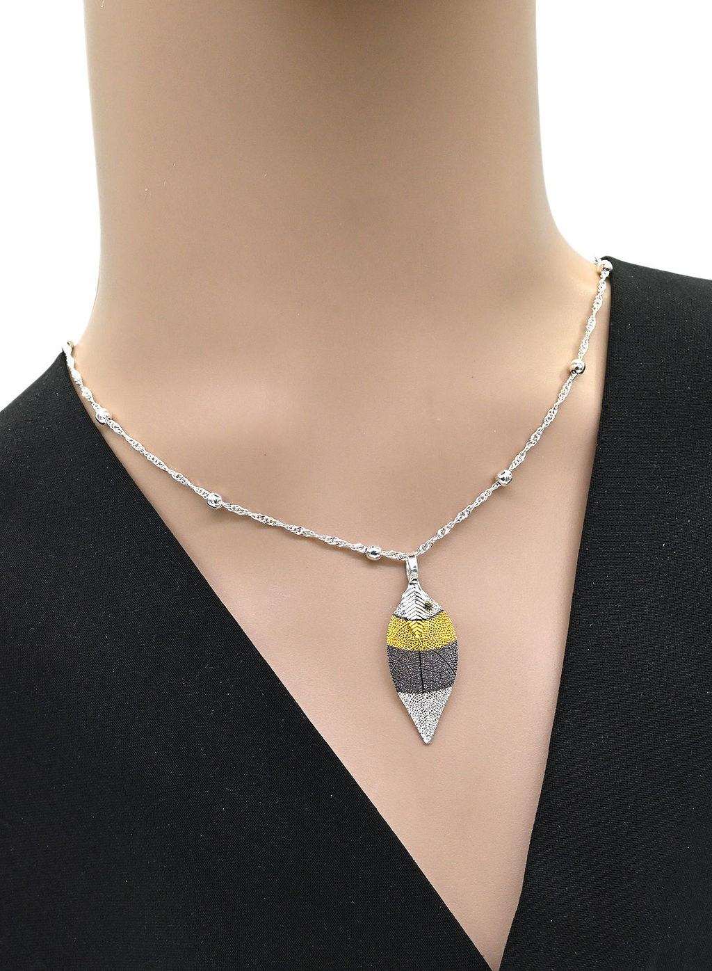 Подвеска в виде листа 14*39мм цв.черно-желтый