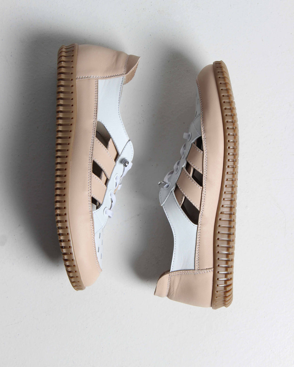 Слипоны 165.8000be. белый-бежевый