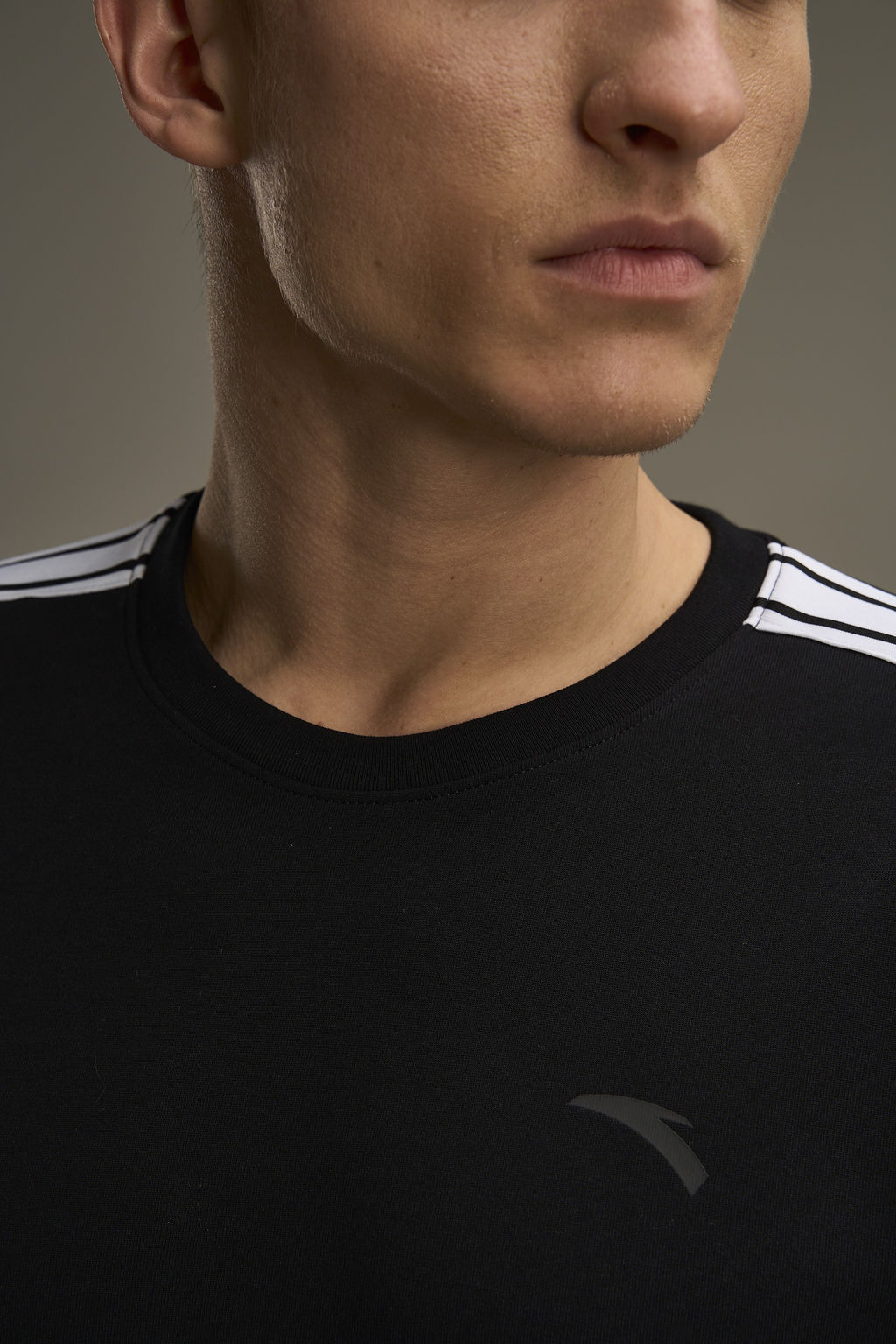 Свитшот Черный - Anta фото 4