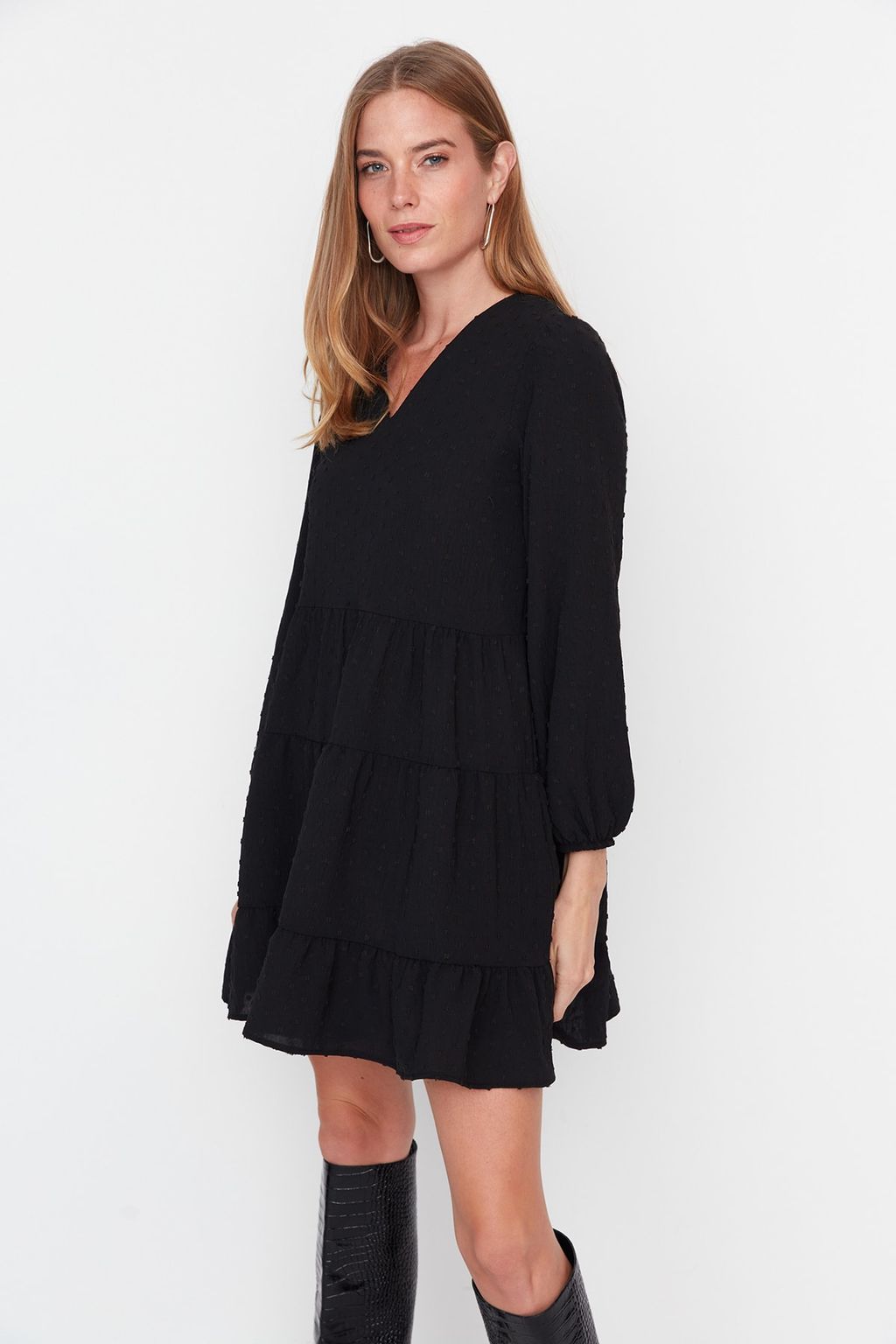 Trendyolmilla Siyah Mini Genis Kesim Dokulu Volanl? Dokuma Elbise TWOAW23EL01479