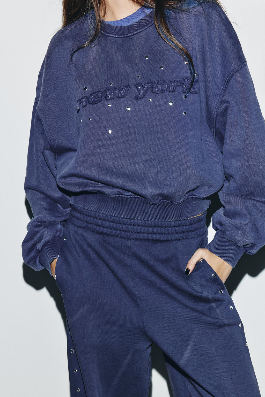 FADED SWEATSHIRT WITH STUDS - Zara фото 3