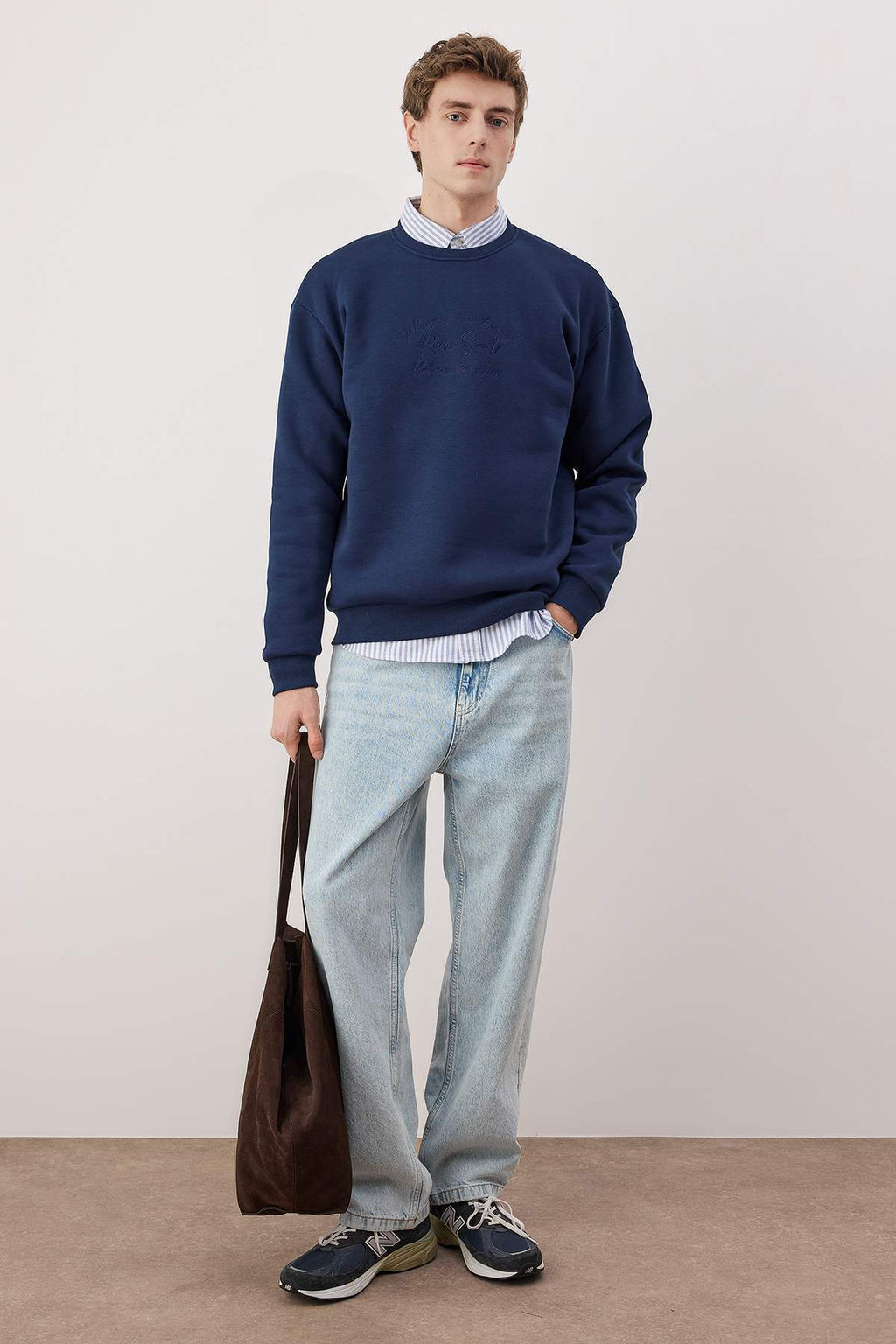 TRENDYOL MAN Tas Oversize/Genis Kesim Yaz? Nak?sl? Kal?n Ici Polar Sweatshirt TMNAW25SW00091 - Trendyolmilla фото 15