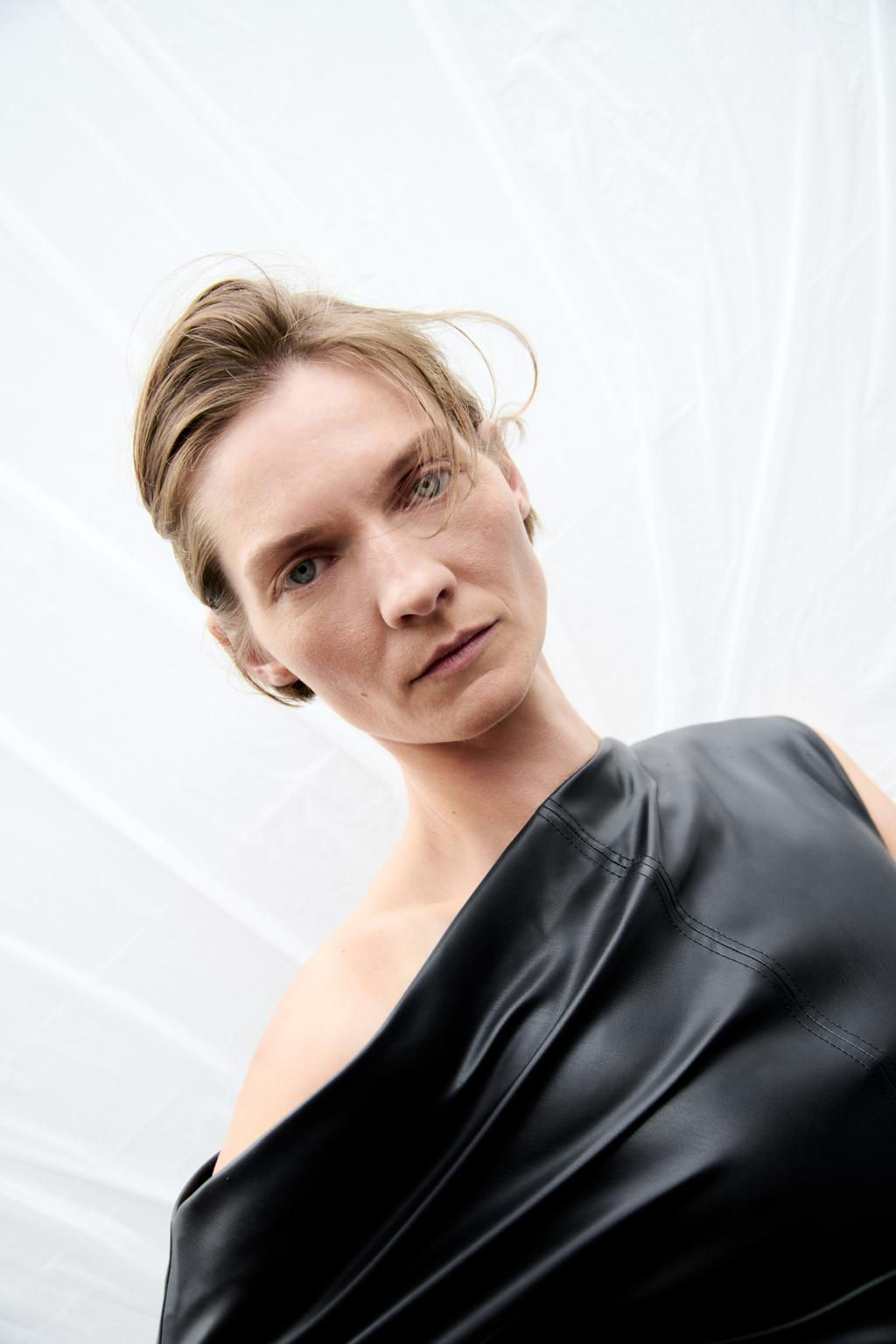 ZW COLLECTION DRAPED FAUX LEATHER DRESS - Zara фото 2