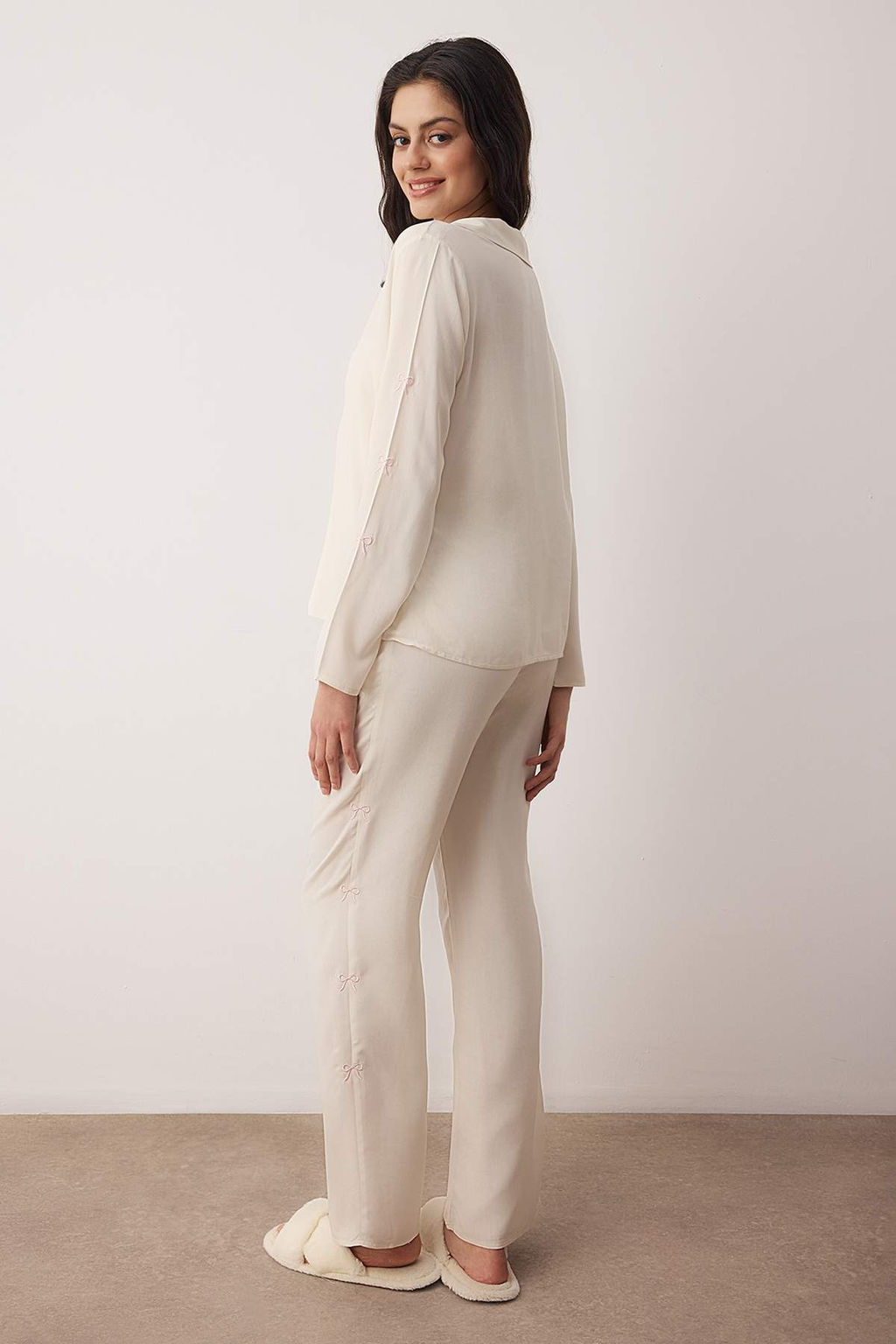 Pembe Kurdele/Fiyonk Nak?s Detayl? Viskon Dokuma Pijama Tak?m? THMAW26PT00089 - Trendyolmilla фото 9