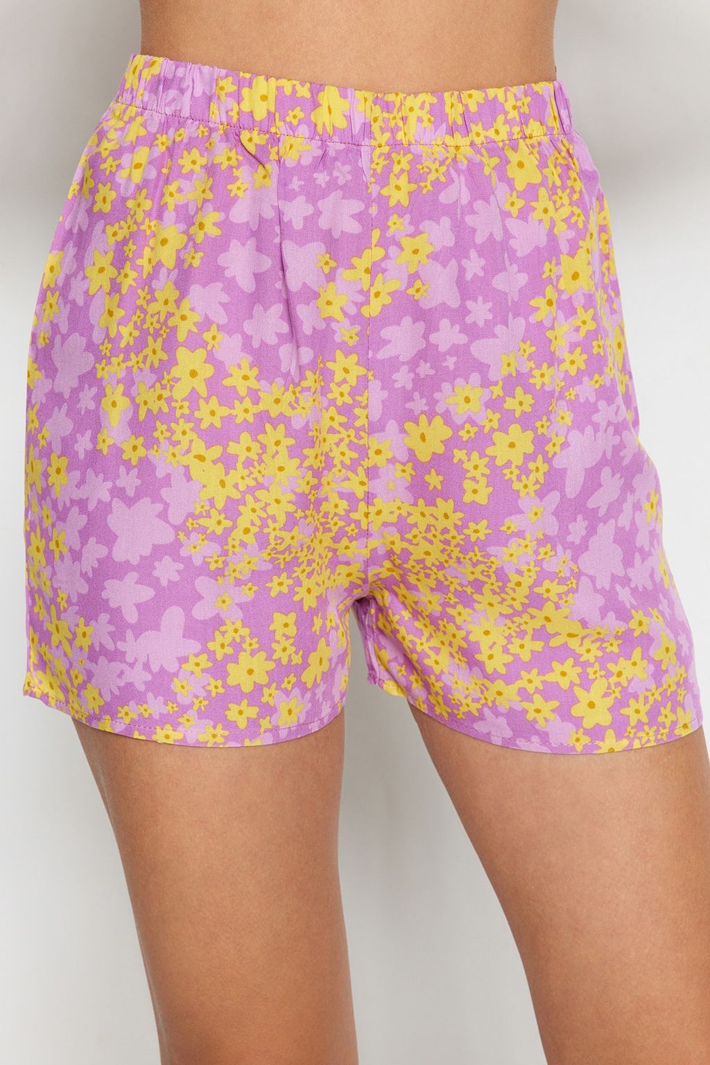 Trendyolmilla Cok Renkli Cicekli Ip Ask?l? Viskon Sortlu Dokuma Pijama Tak?m? THMSS23PT00003