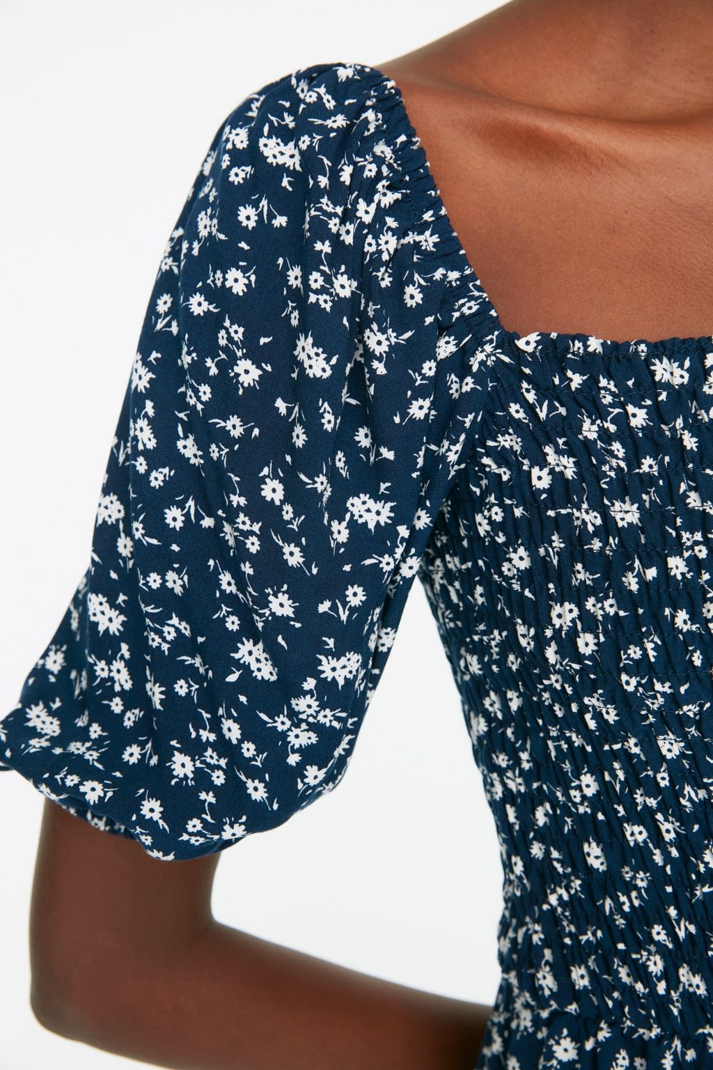 Lacivert Cicekli Skater/Belden Ac?lan Gipeli Viskon Mini Dokuma Elbise TWOSS22EL0370 - Trendyolmilla фото 4