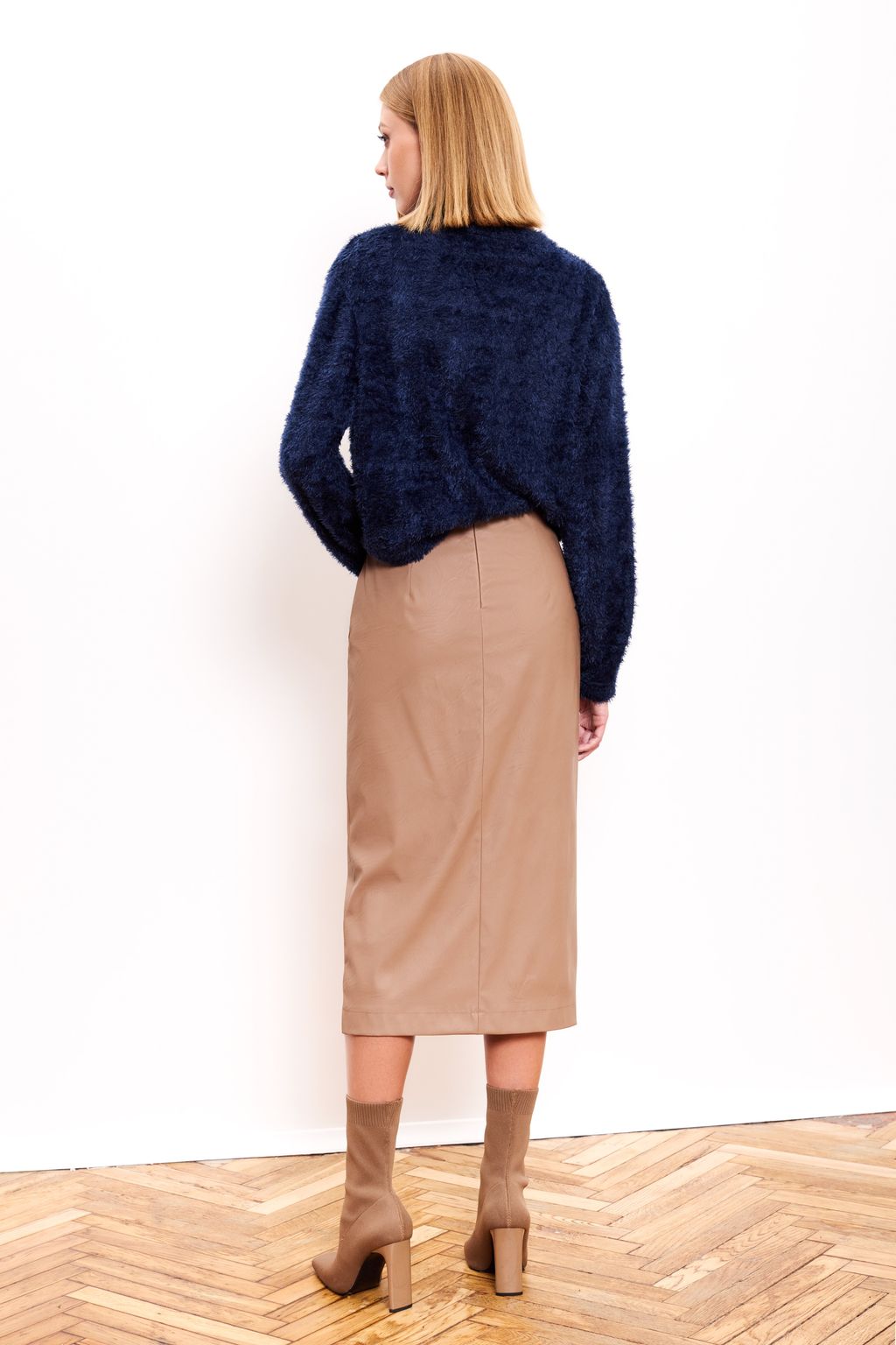 Комплект из джемпера и юбки. - Allure фото 2