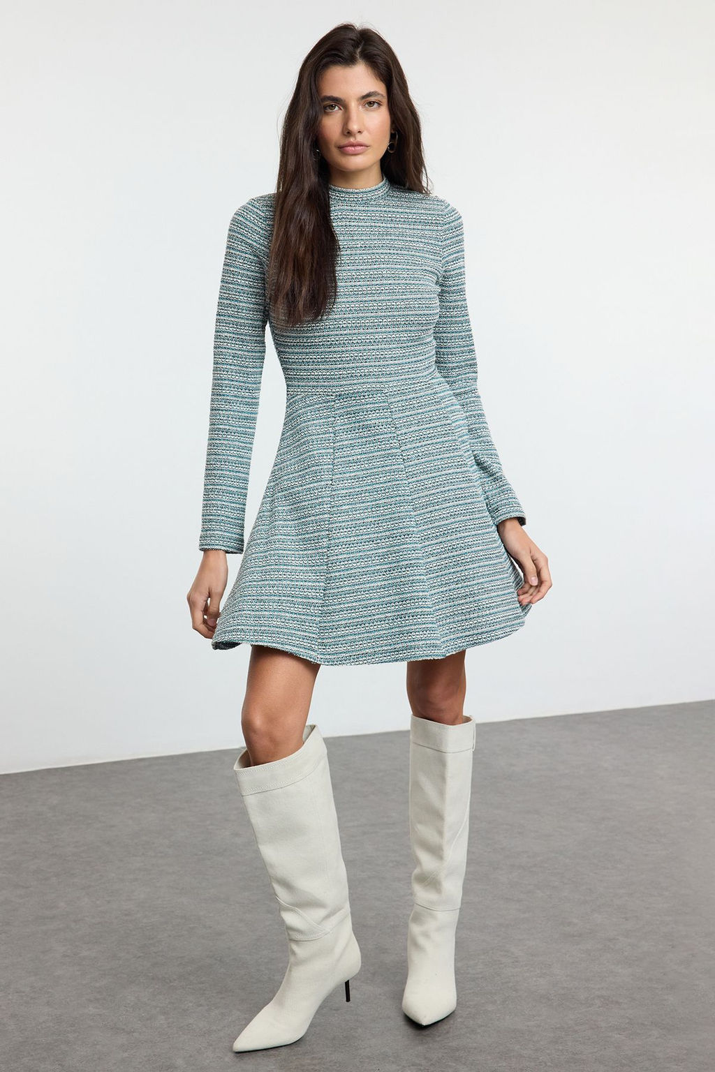 Trendyolmilla Siyah Tuvit Bisiklet Yaka Skater/Belden Ac?lan Volanl? Mini Orme Elbise TWOAW25EL00525  фото 7