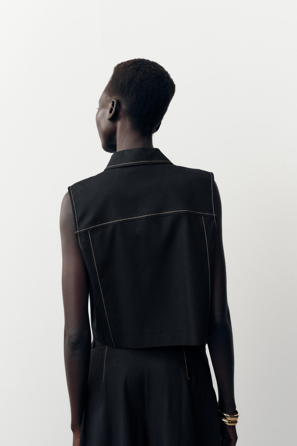 STRAIGHT WAISTCOAT WITH CONTRAST STITCHING - Zara фото 5