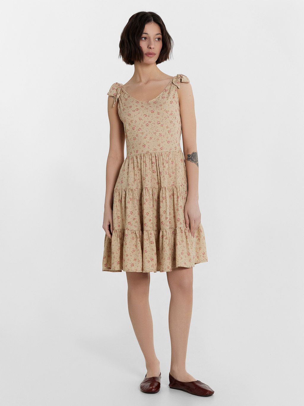 Платье женское бежевое с цветочным принтом