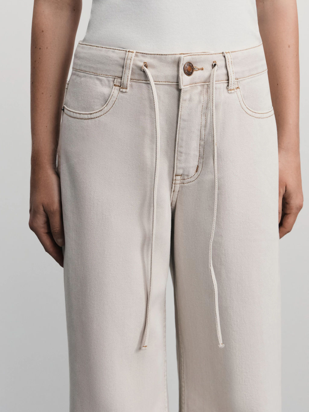 Джинсы wide leg с регулируемым поясом / Zarina  фото 5