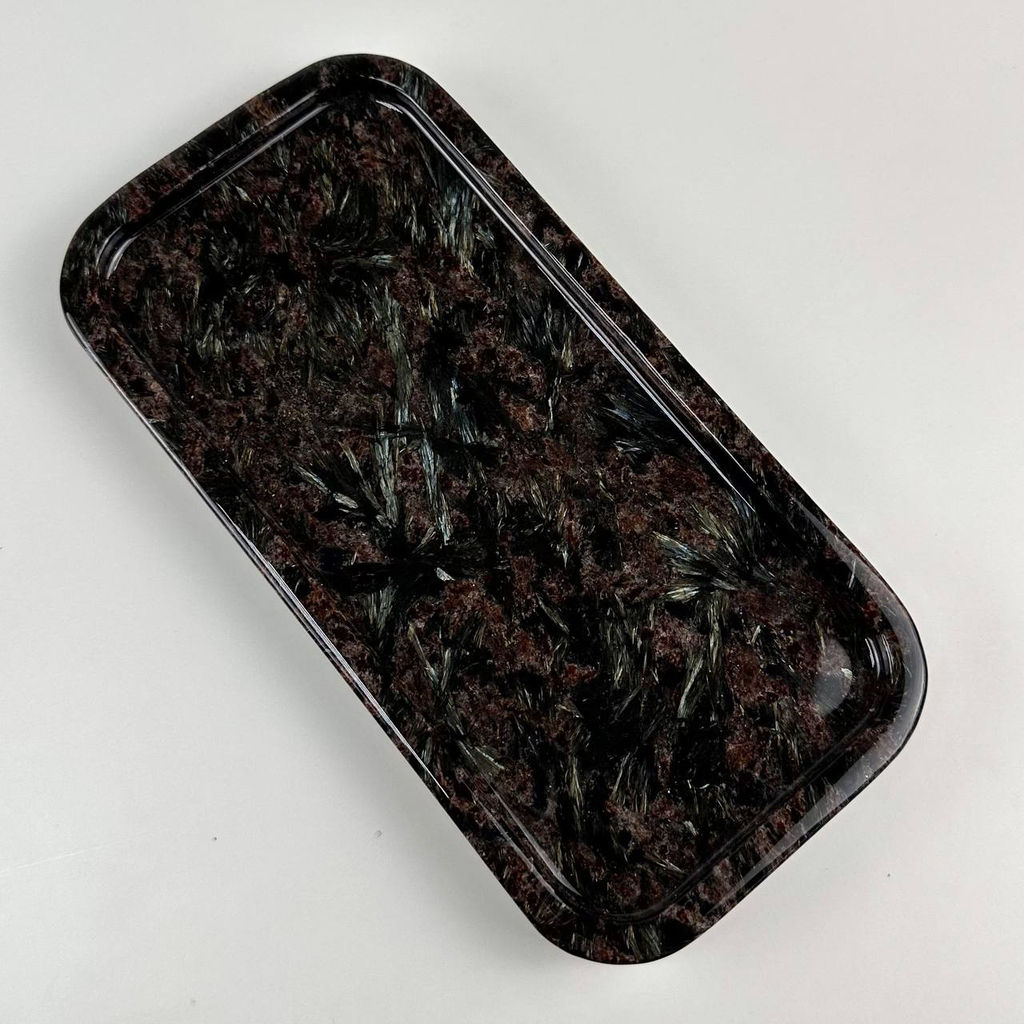 Блюдо из Арфведсонита (Нуумит)