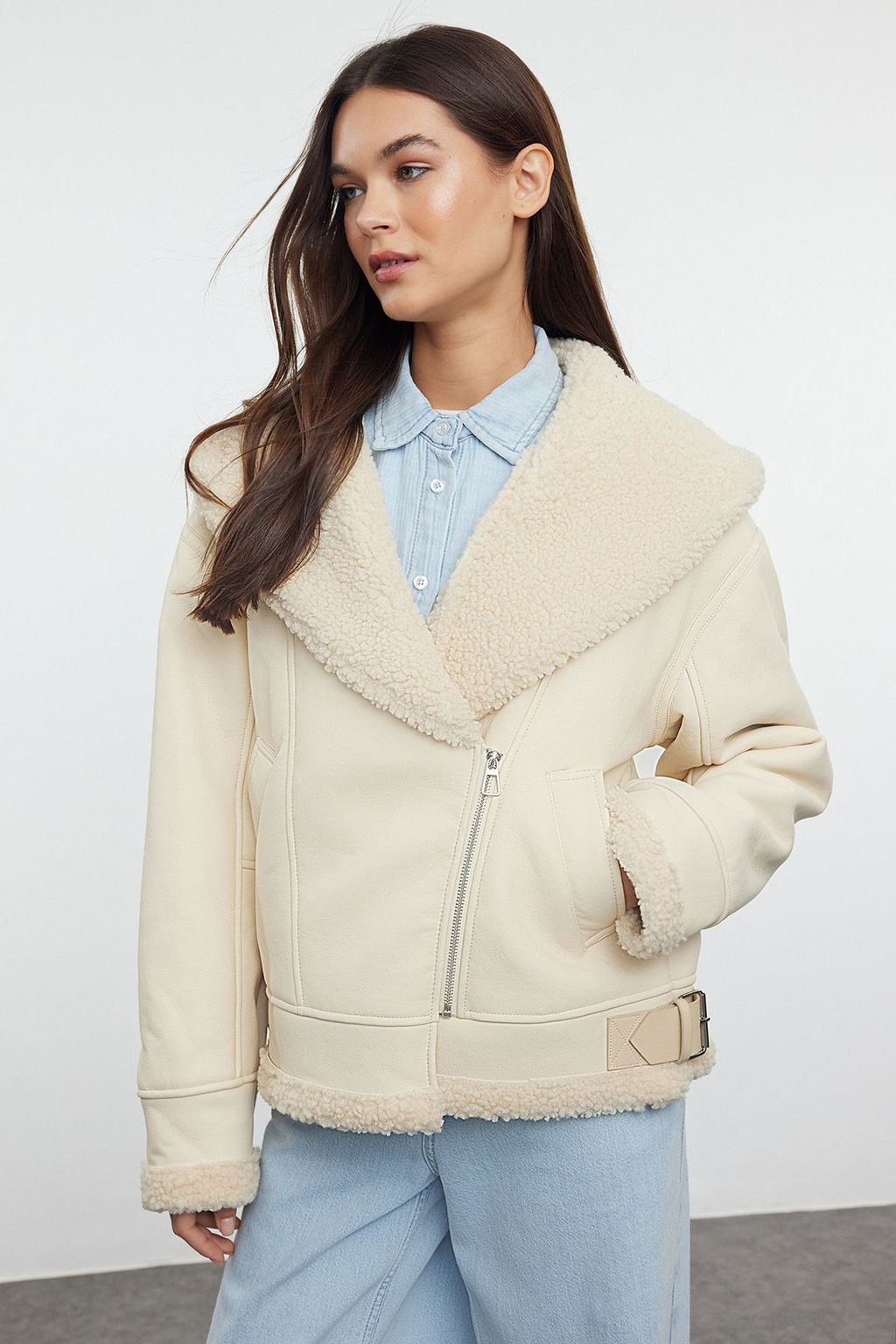 Siyah Regular Kal?p Pelus Detayl? Suni Deri Biker Ceket Mont TWOAW25MO00037 - Trendyolmilla фото 2