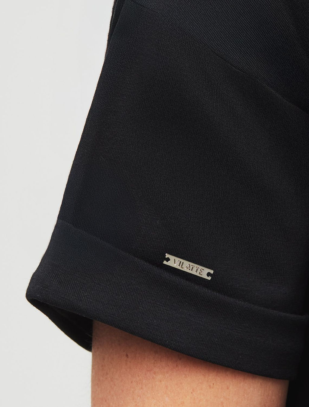 D49.117 Футболка женская черный