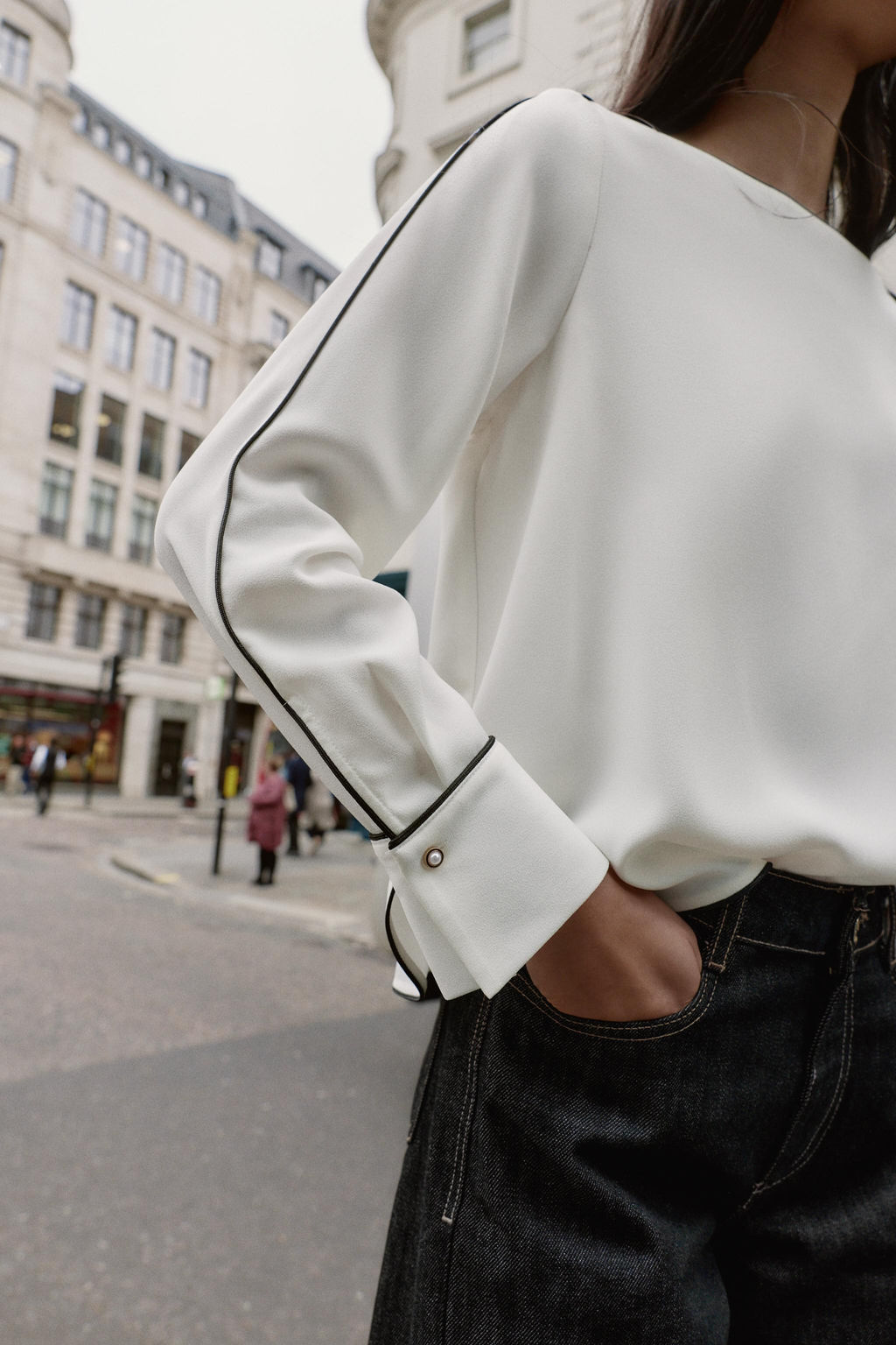 CONTRAST CREPE BLOUSE WITH PIPING