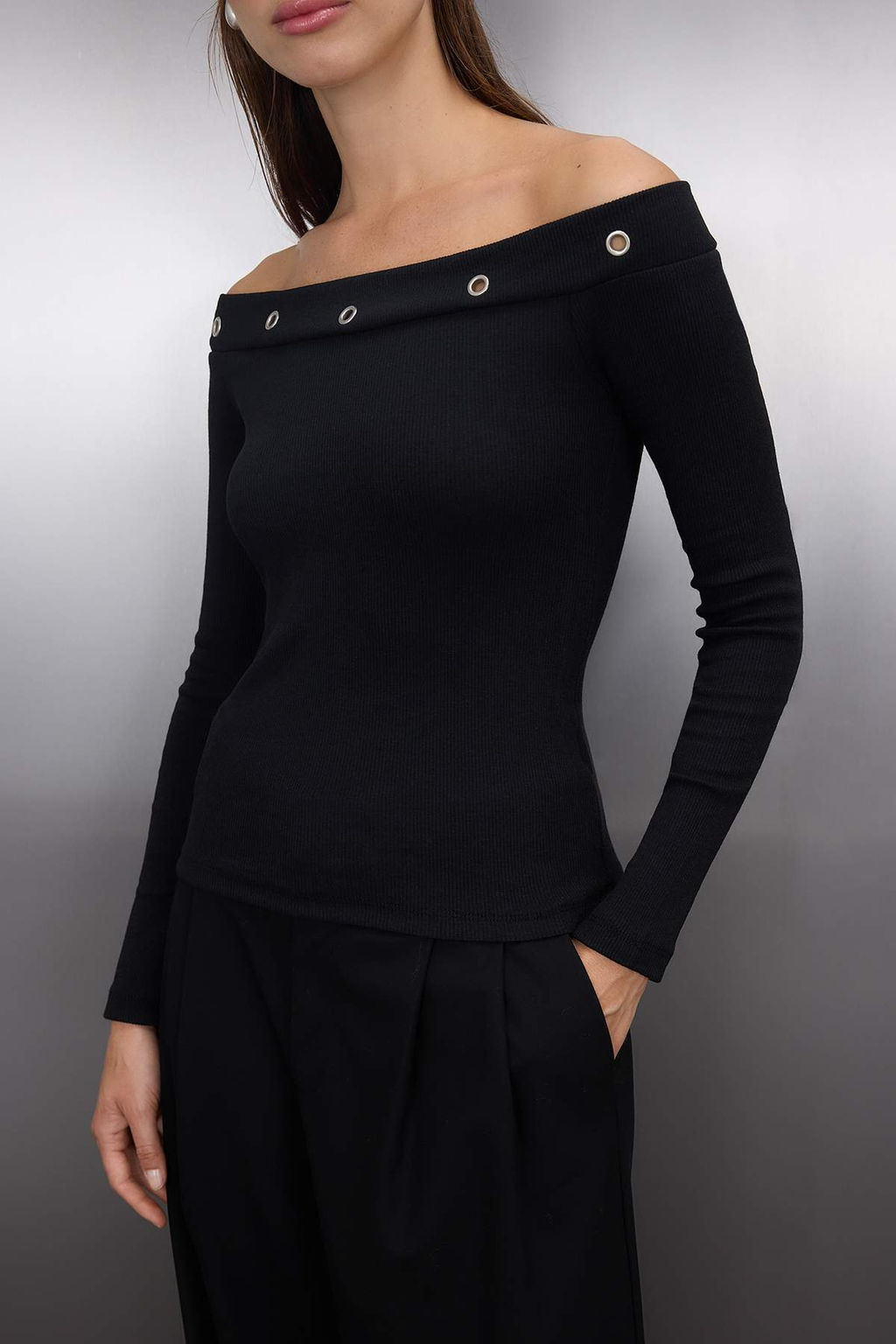 Siyah Carmen Yaka Kusgozu Detayl? Fitted/Vucuda Oturan Esnek Orme Bluz TWOAW26BZ00065 - Trendyolmilla фото 3