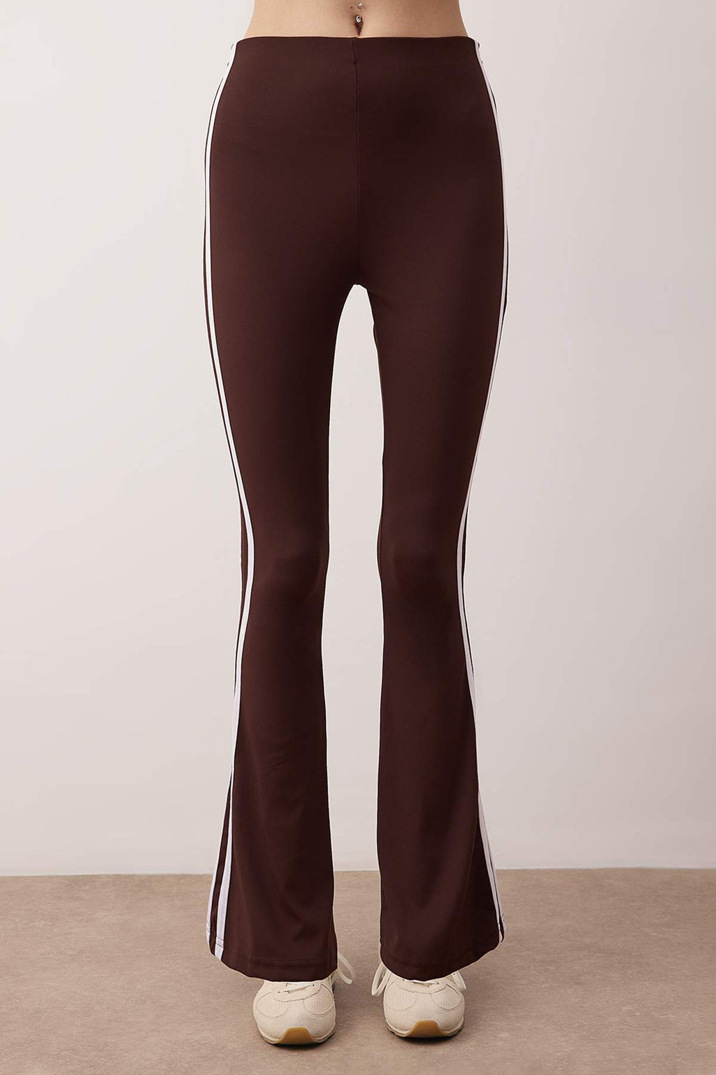 Siyah Dalg?c/Scuba Kumas Serit Detayl? Ispanyol Paca Yoga Orme Spor Tayt THMAW26TY00014 - Trendyolmilla фото 17