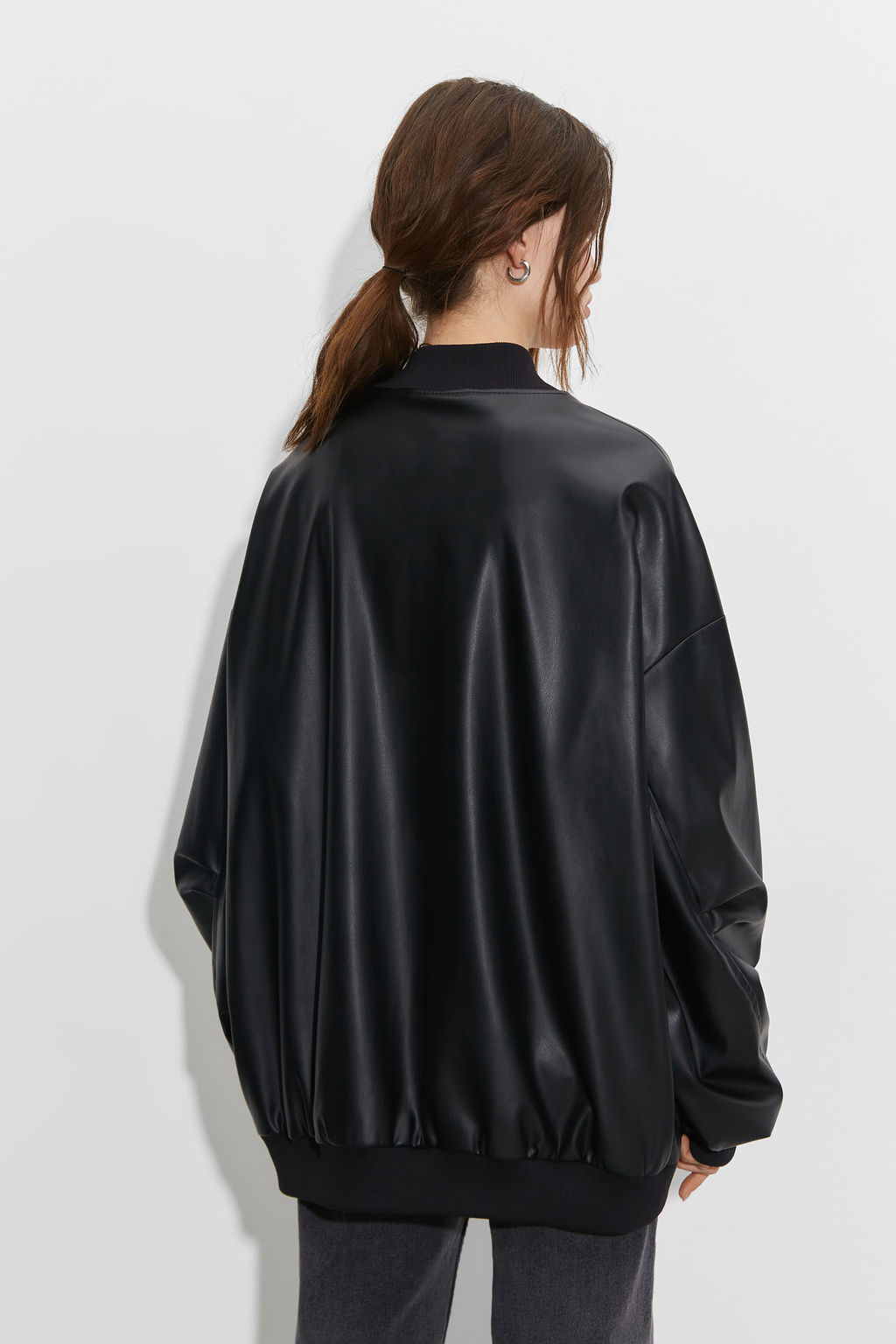 Бомбер из гладкой экокожи - Mollis фото 8