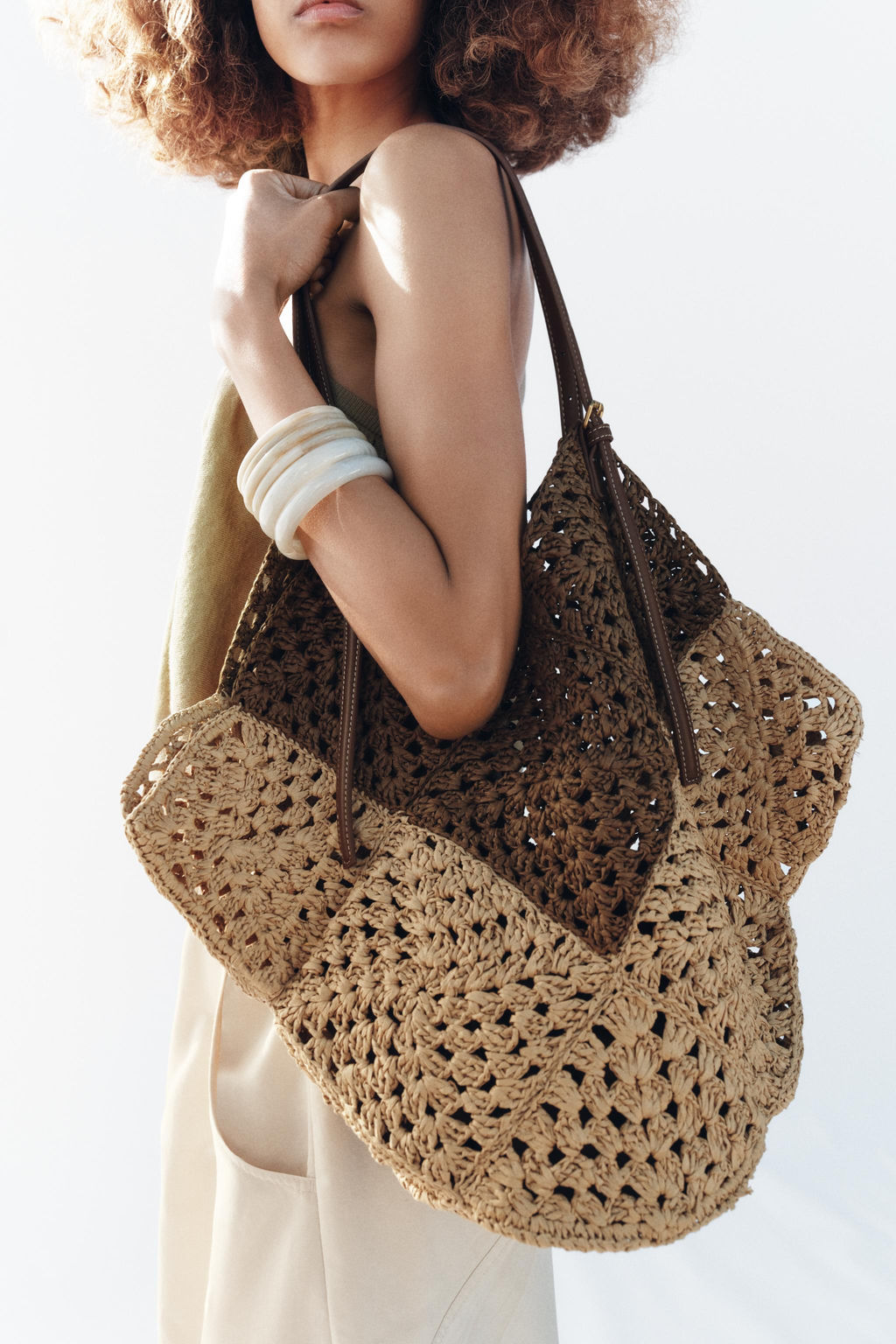 BOLSO SHOPPER CUERPO TRENZADO / Beige claro - Zara фото 2