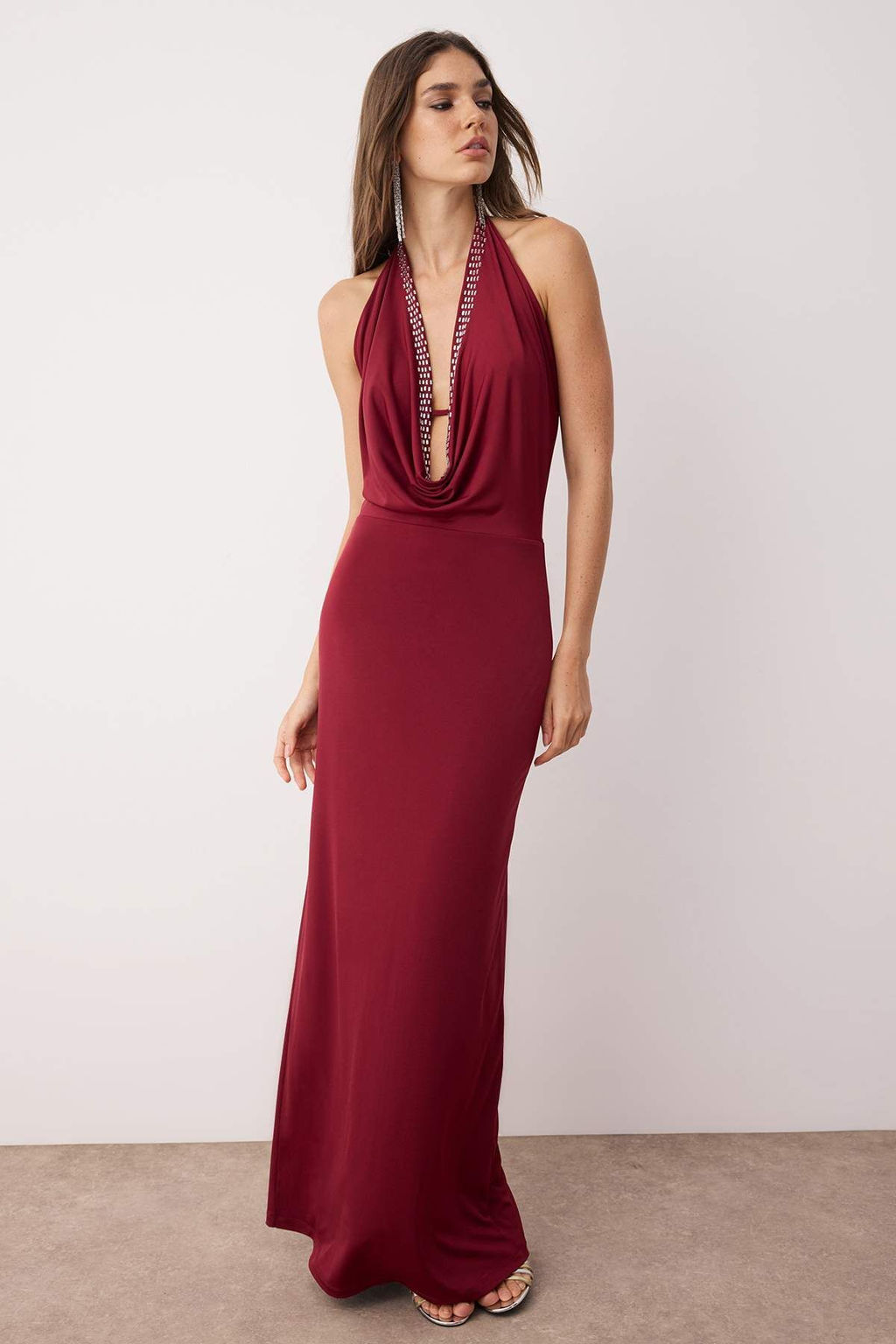 TRENDYOLMILLA Lacivert Degaje Yaka Derin Dekolteli Parlak Tas Detayl? Orme S?k Abiye Elbise TPRSS25AE00004