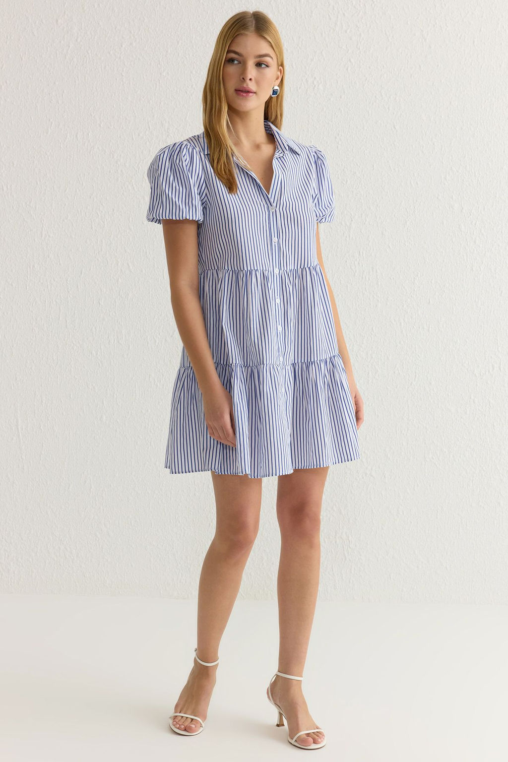 TRENDYOLMILLA Ekru Cizgili Mini Poplin Dokuma Gomlek Elbise TWOSS25EL00024  фото 3