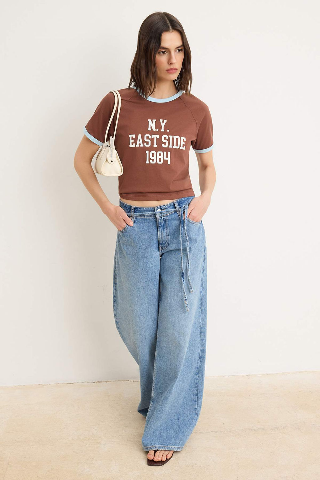 Kahverengi Slogan Regular Bisiklet Yaka Reglan Kol K?sa Tok %100 Pamuk Orme T-Shirt TWOSS26TS00205 - Trendyolmilla фото 2