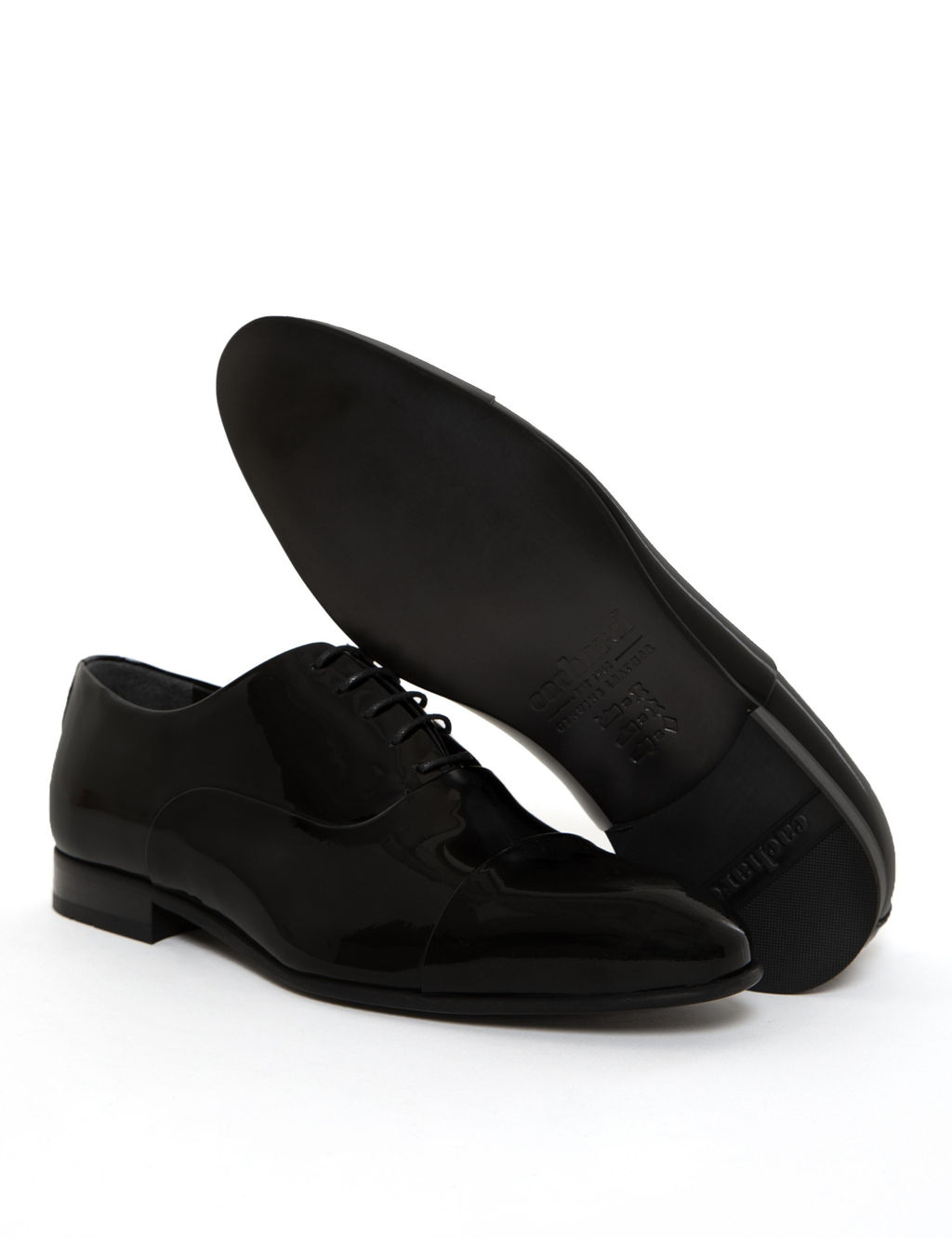 Черные классические туфли