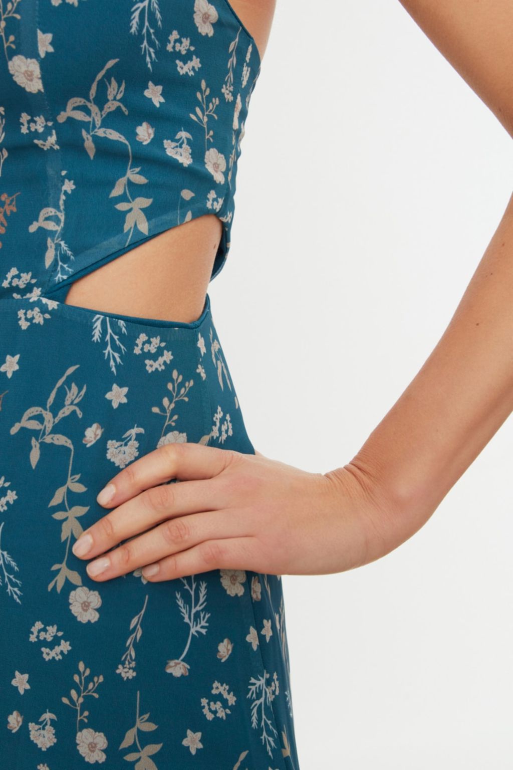 TRENDYOLMILLA Cok Renkli A Kesim Astarl? Pencere/Cut Out Detayl? Cicek Desenli Maxi Dokuma Elbise TWOSS20EL1270  фото 12