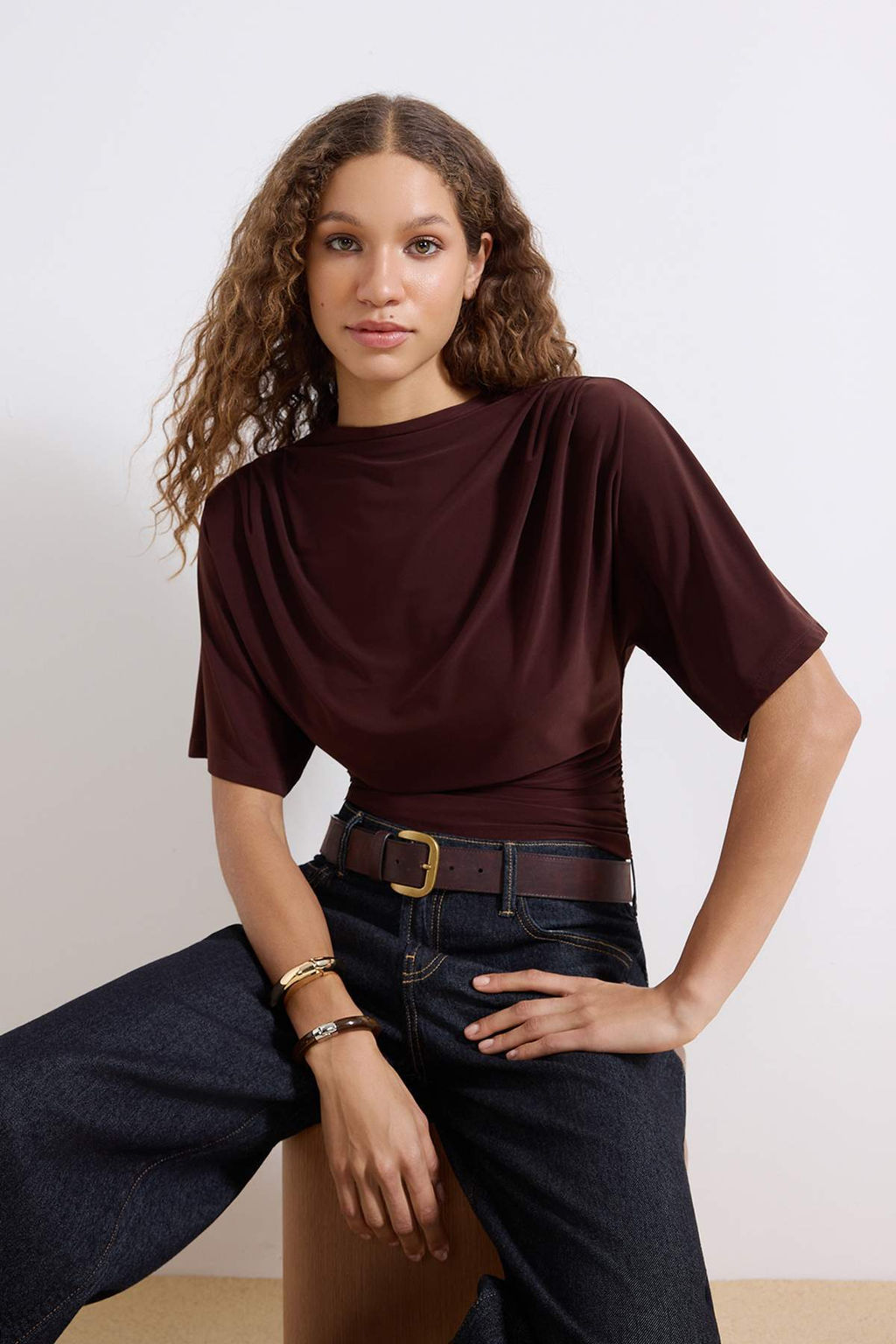 Kahverengi Fitted/Vucuda Oturan Kay?k Yaka Yarasa Kol K?sa Kollu Esnek Orme Bluz TWOSS26BZ00020