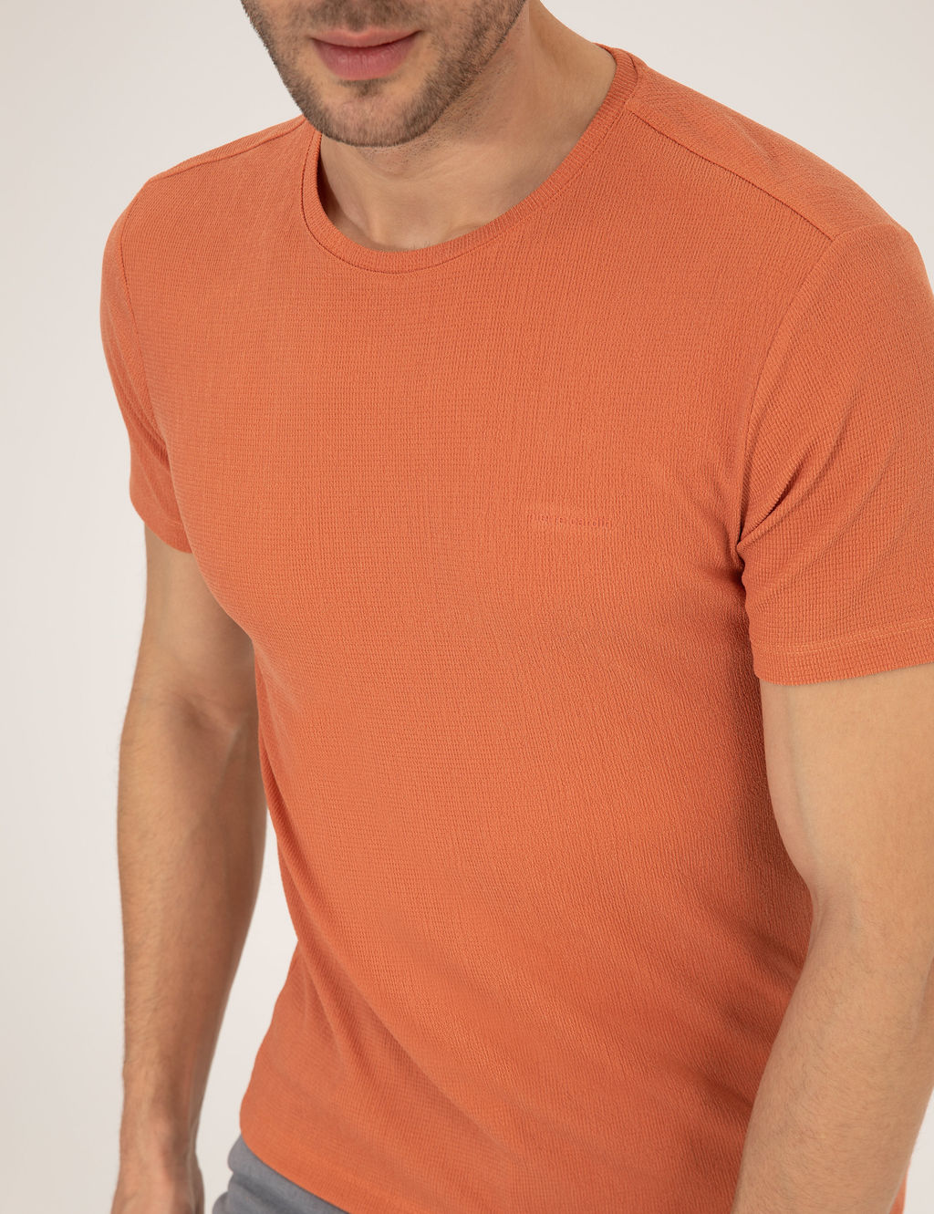 Kahverengi Slim Fit Dokulu Bisiklet Yaka Ti__rt