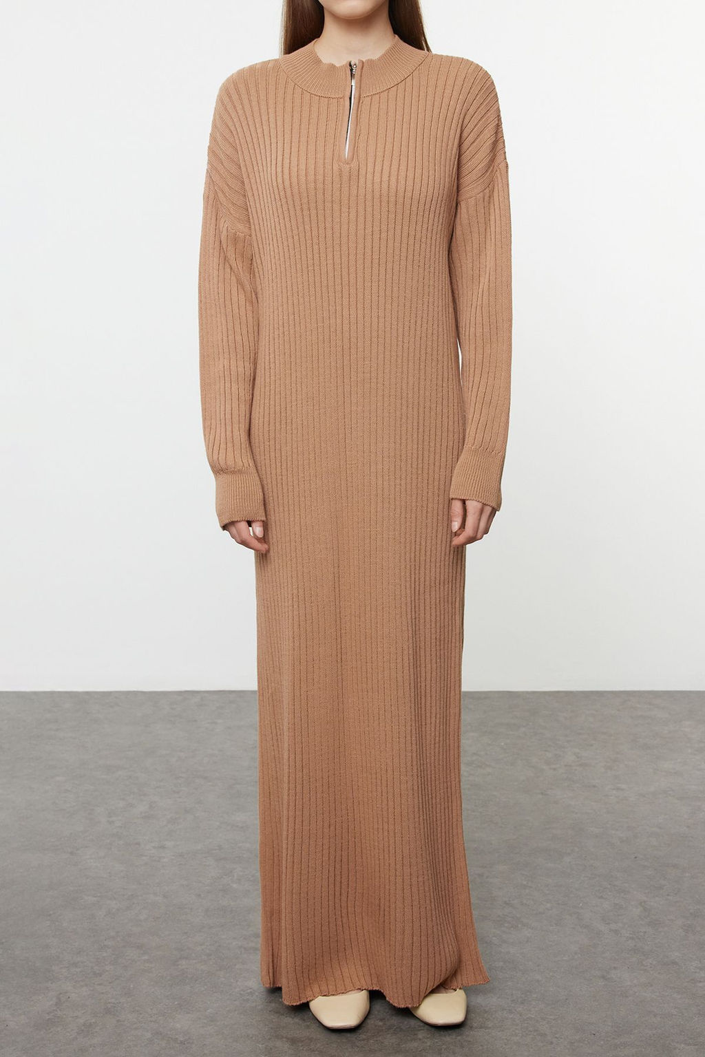 TRENDYOLMILLA Siyah Maxi Triko Duz Genis Kal?p Elbise TWOAW25EL00308  фото 3