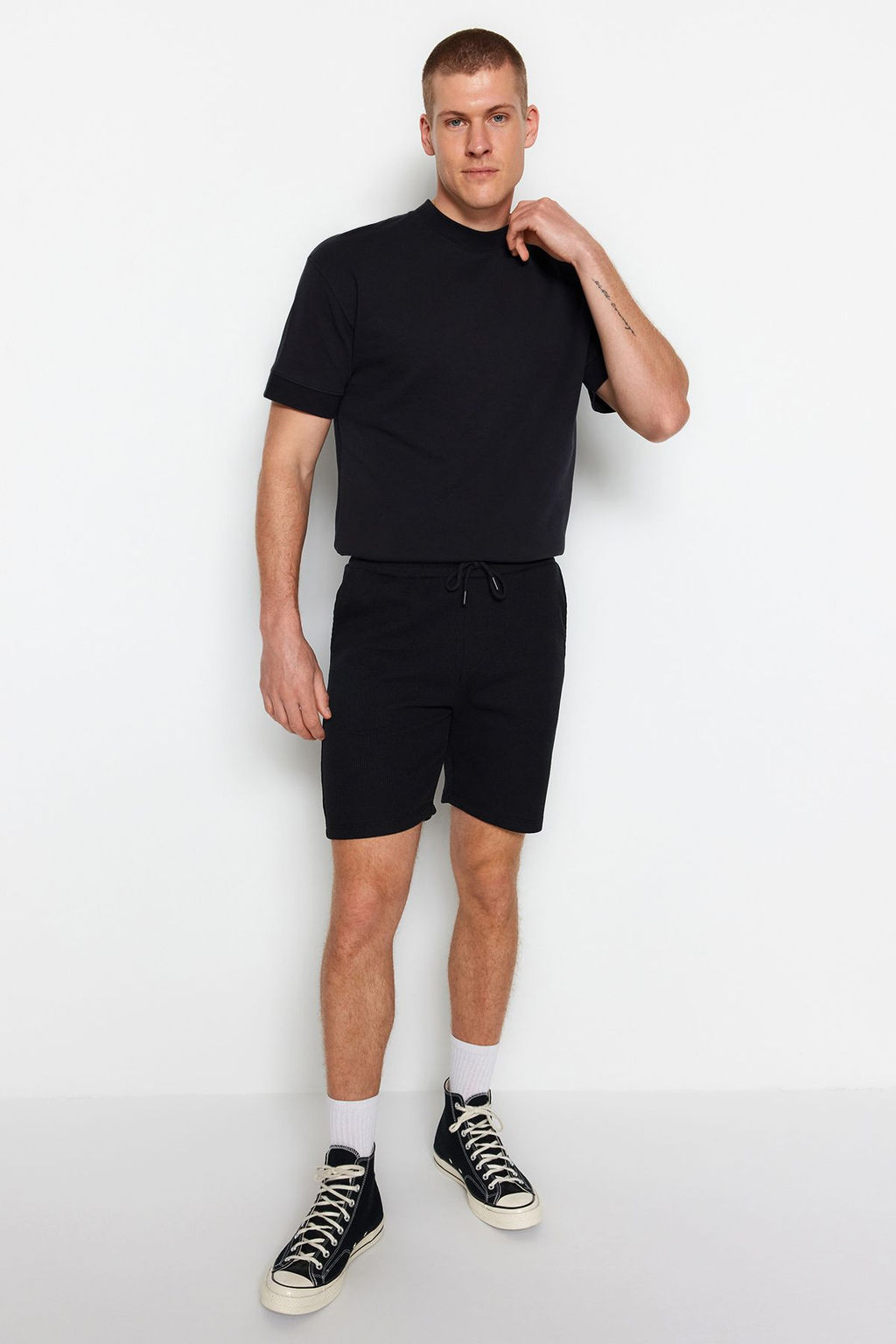 2li Paket Siyah-Gri Regular/Normal Kesim Dokulu Kordonlu Sort & Bermuda TMNSS23SR00076