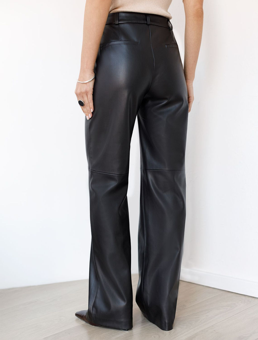 Прямые брюки из искусственной кожи - Vilatte фото 3