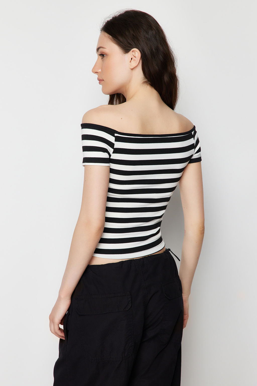 Trendyolmilla 2li Paket Siyah Beyaz Cizgili-Siyah Duz Carmen Yaka Crop Esnek Orme Bluz TWOSS24BZ00310  фото 3